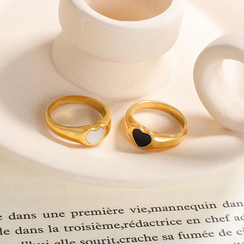 MICCI 18K Gold Stainless Steel Small Heart Love Ring Female Student Ladies Wear Black Resin Shell Tiny Heart Rings for Women