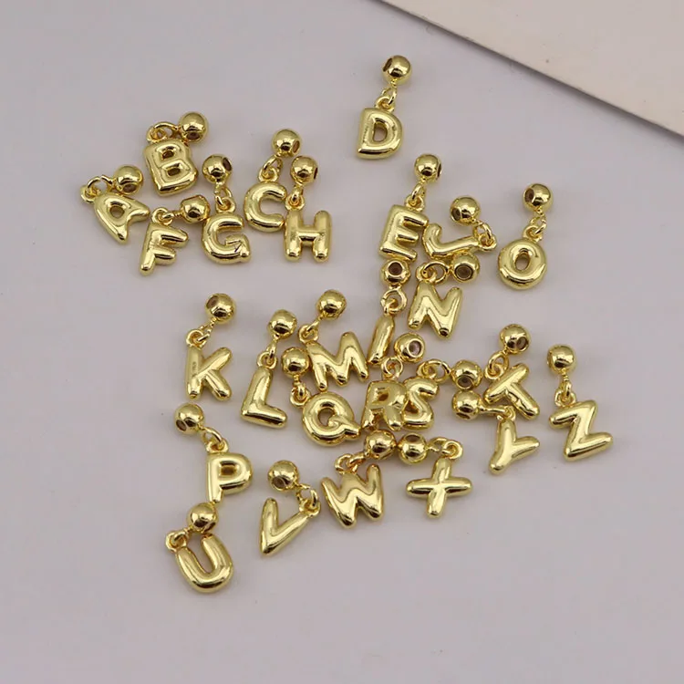 JS1755 маленький Маленький пузырь 18k позолоченный залог с пышным алфавитом Начальная буква слайдер Подвески