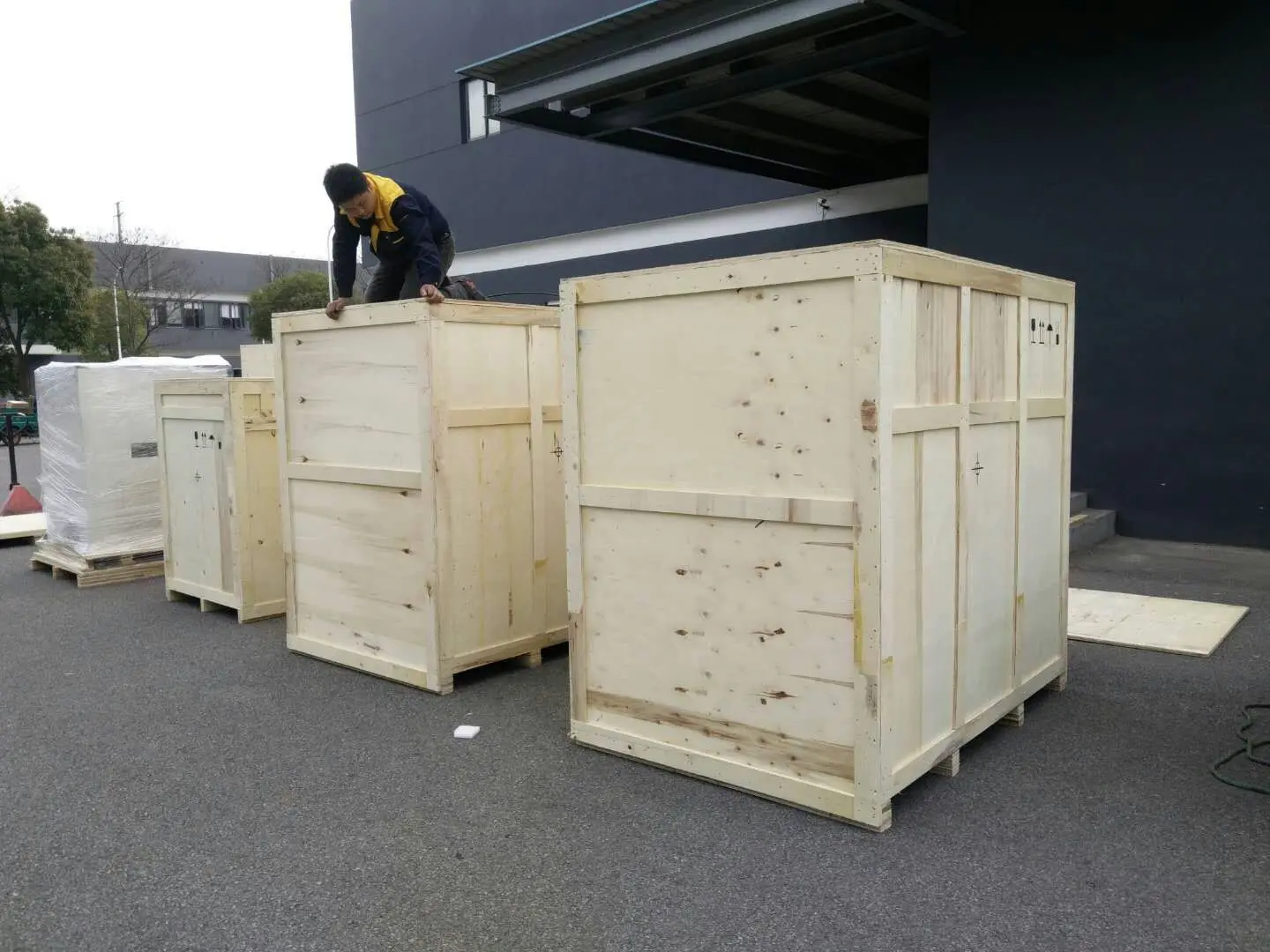 Efficient 10.1 Inch Touchscreen Snack Beverage Vending Machine QR Code Traditional Payment Systems-Supports SDK Coin Credit Card