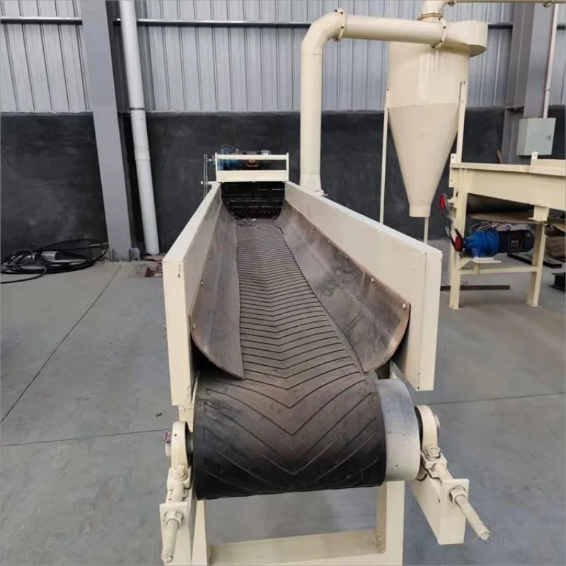 2024 Hot sale of wood bran crusher production capacity of 3.5 tons of forced inlet garden wood chips machine