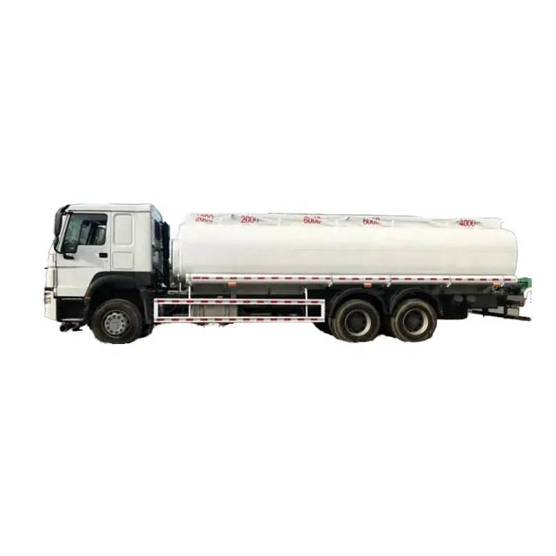 Sinotruck 6x4 Drive Wheel Manual Transmission New Diesel 20-25 Cubic Oil Fuel Tanker Truck for Sale