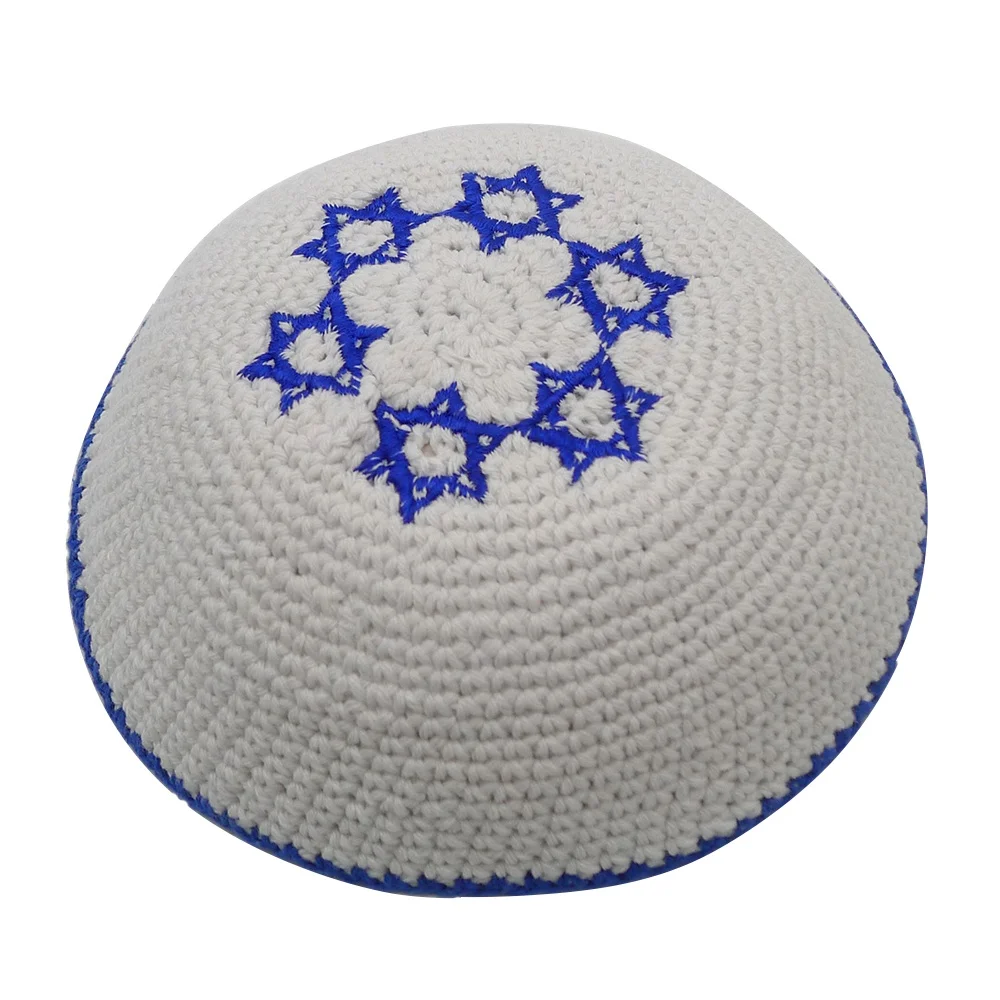 Вязанная вручную кипа ирмулка в наличии на белом фоне kippot еврейская шляпа с шестиконечной звездой готова к отправке