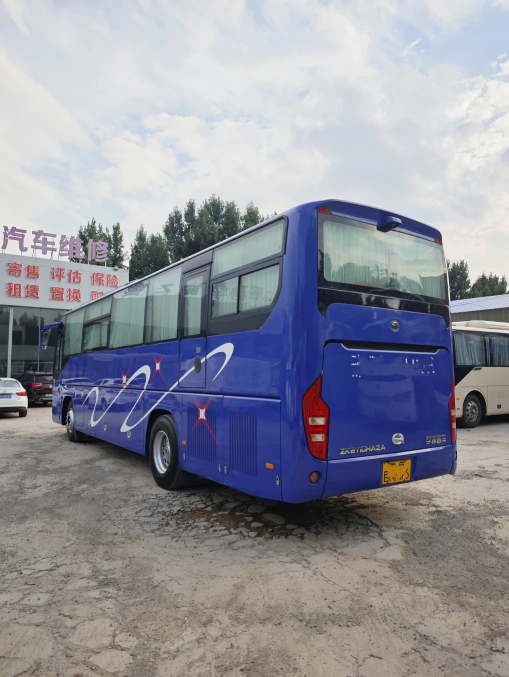 Economic Fuel Type Standard Manual Gearbox Passenger Tourism Bus 51 Seats Yu Tong Diesel Bus Used Luxury Coach Sale in China