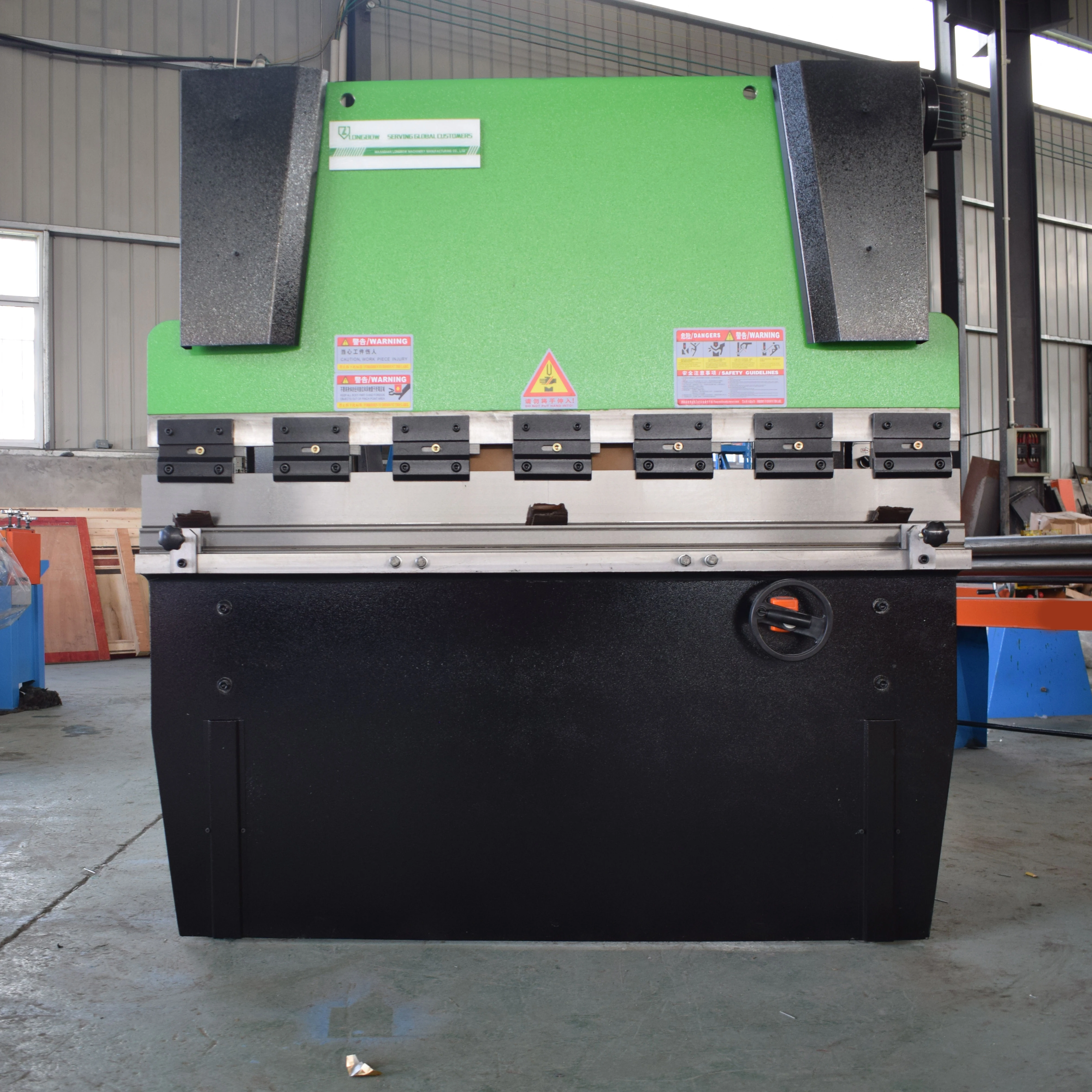 WC67K-40T/63T/80T/100T Hydraulic CNC bending machine for 4 mm iron plate bending