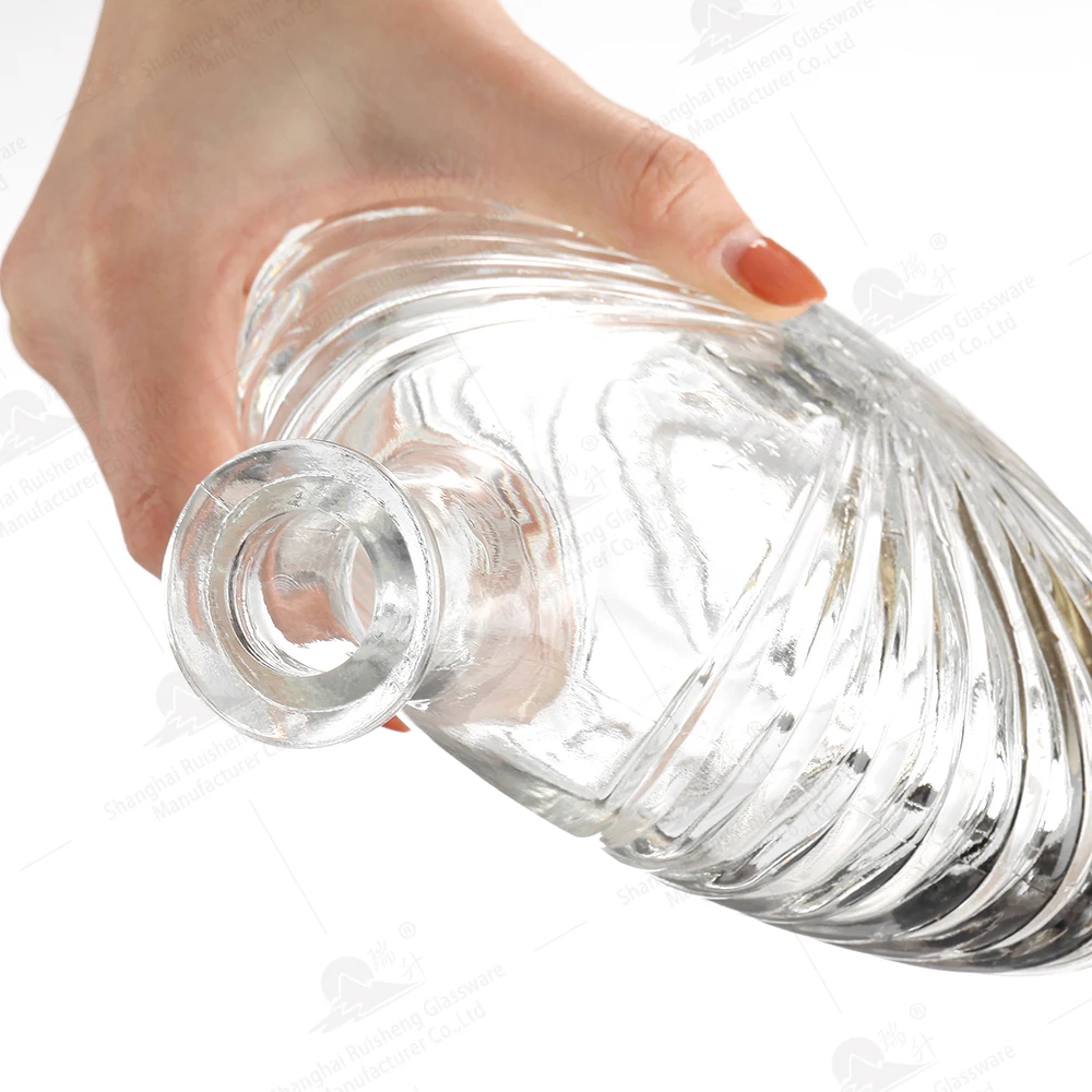 Customized 700ml crystal fancy high-quality XO Brandy Cognac whiskey vodka rum tequila liquor glass bottles