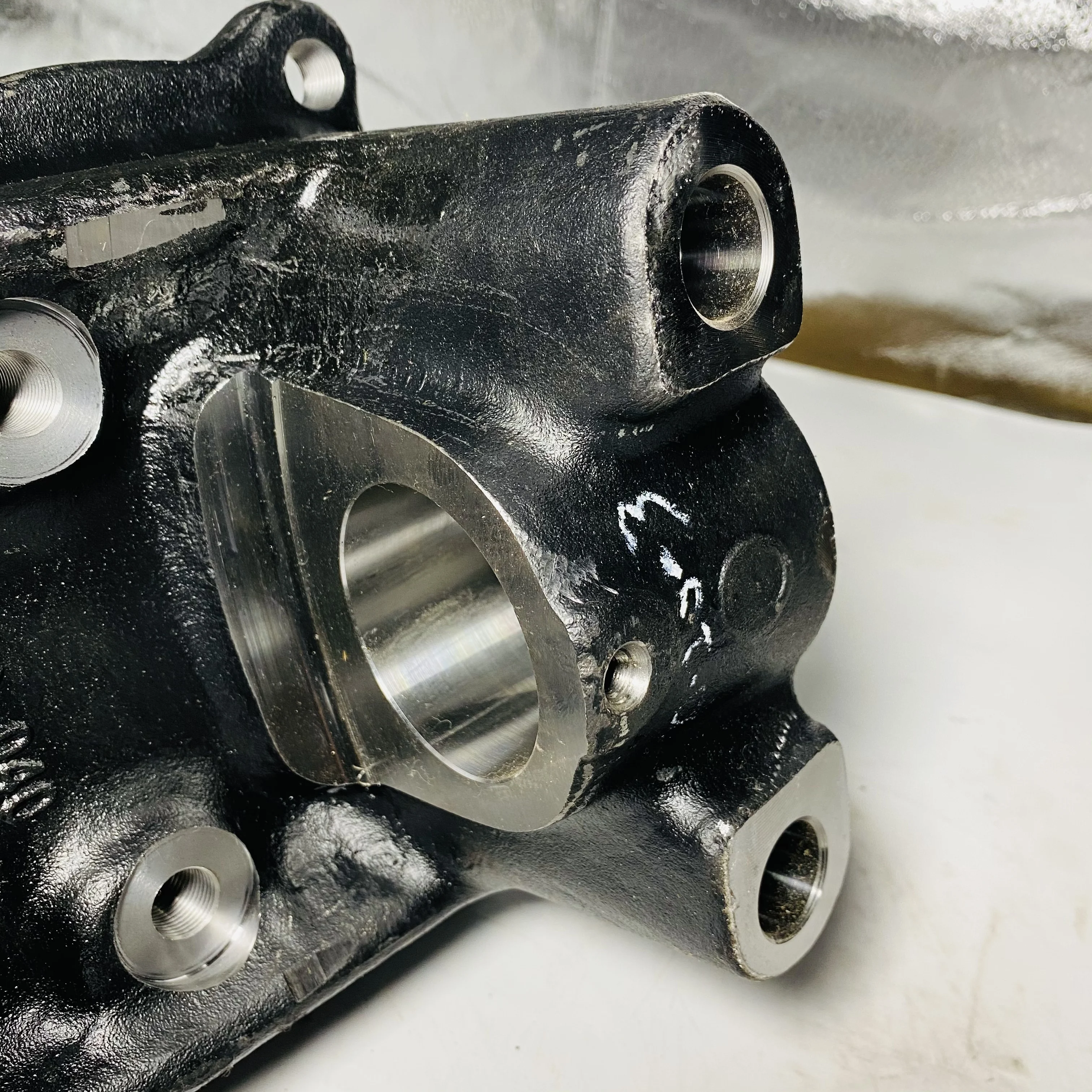 Factory Professional 81.44201.0143 Left Steering Knuckle Spare Parts For Shacman F2000