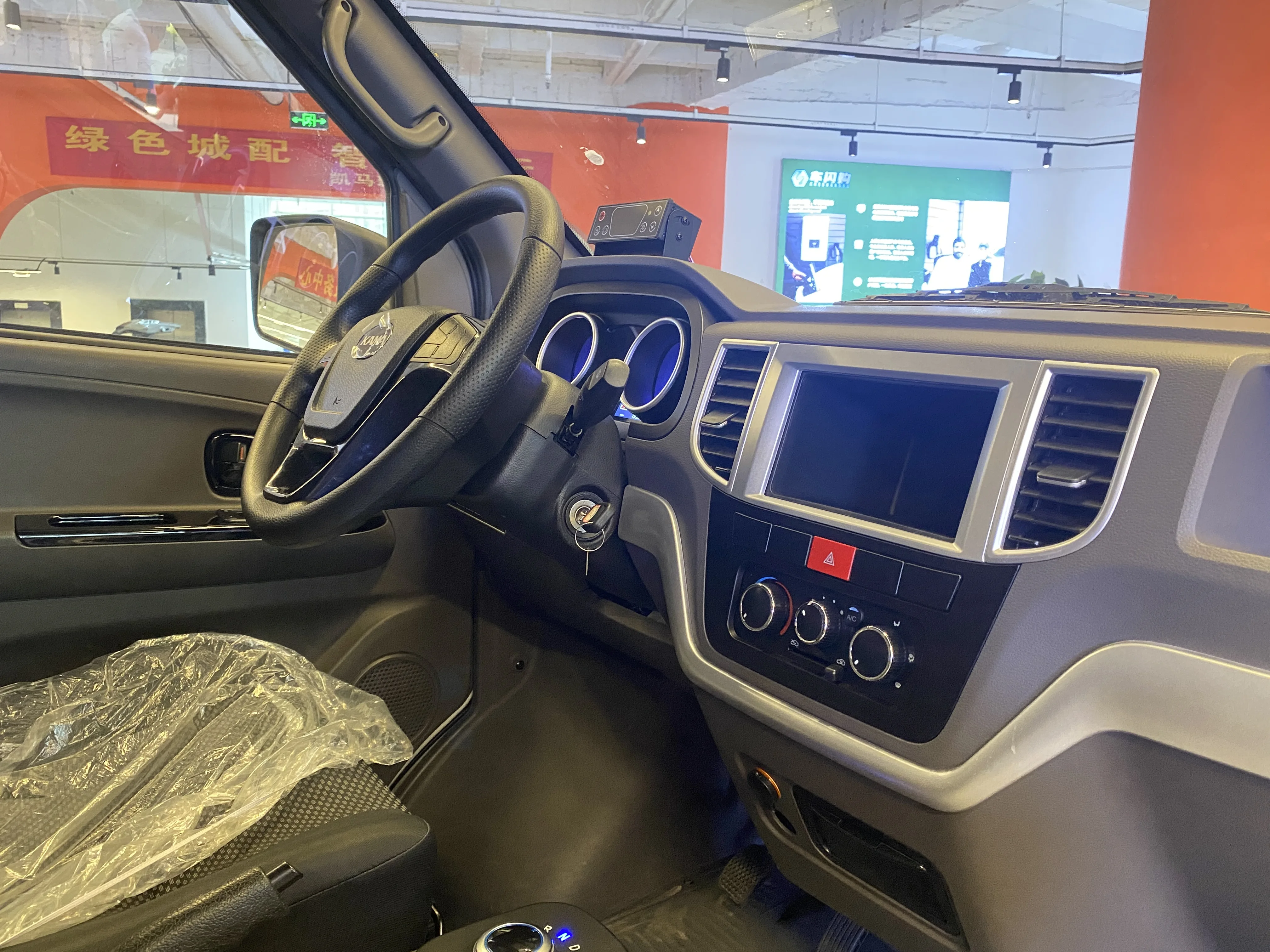 KAMA ES7 4x2 Electric Mini Refrigerated Cargo Trucks with 2 Seats Refrigerator Trucks In House For Transportation