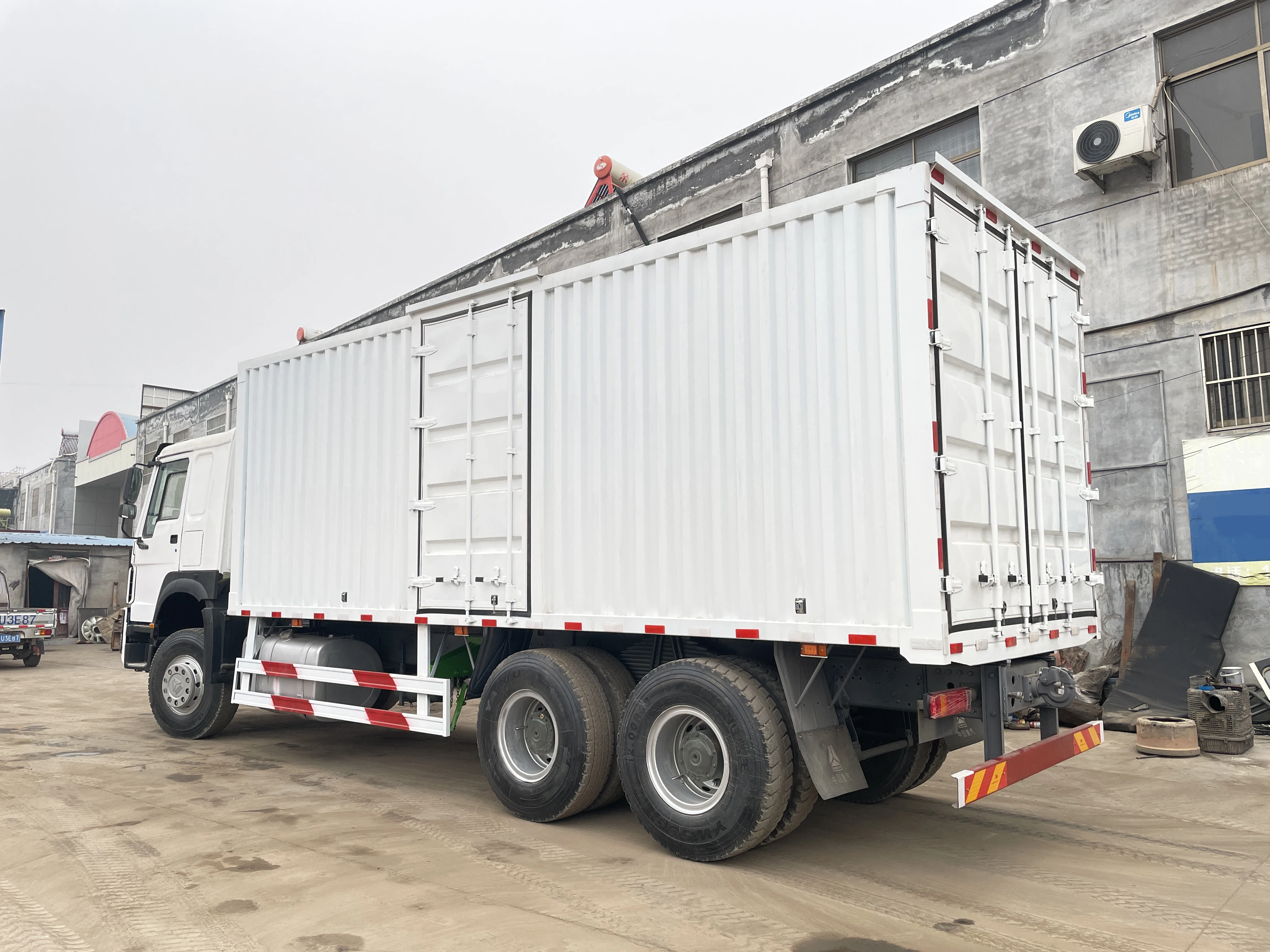 Грузовик Sinotruk Howo 12 колес 6x4 8x4 371