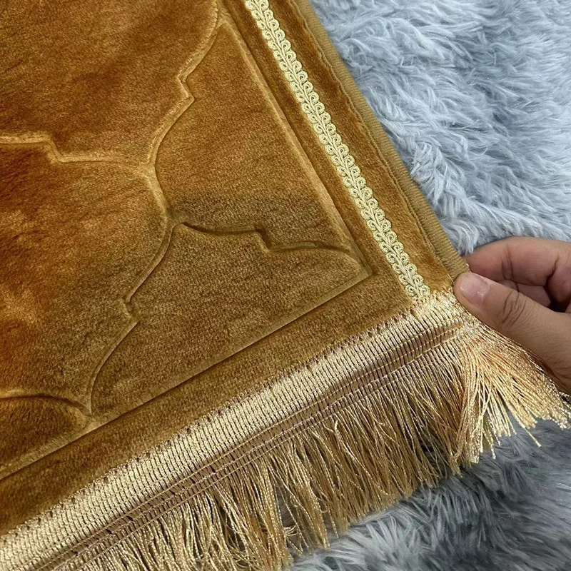 Wholesale Thick High Quality Printed Muslim Prayer Rug Velvet Chenille Islam Comfortable Prayer Mat