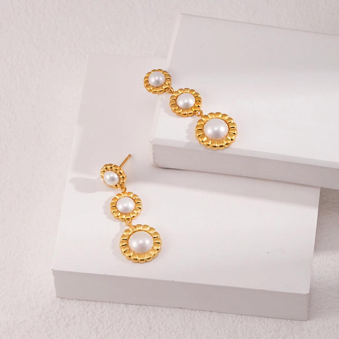 Latest design freshwater pearl gold plated snake texture earrings three stone gold plated dangle stud pearl statement earrings
