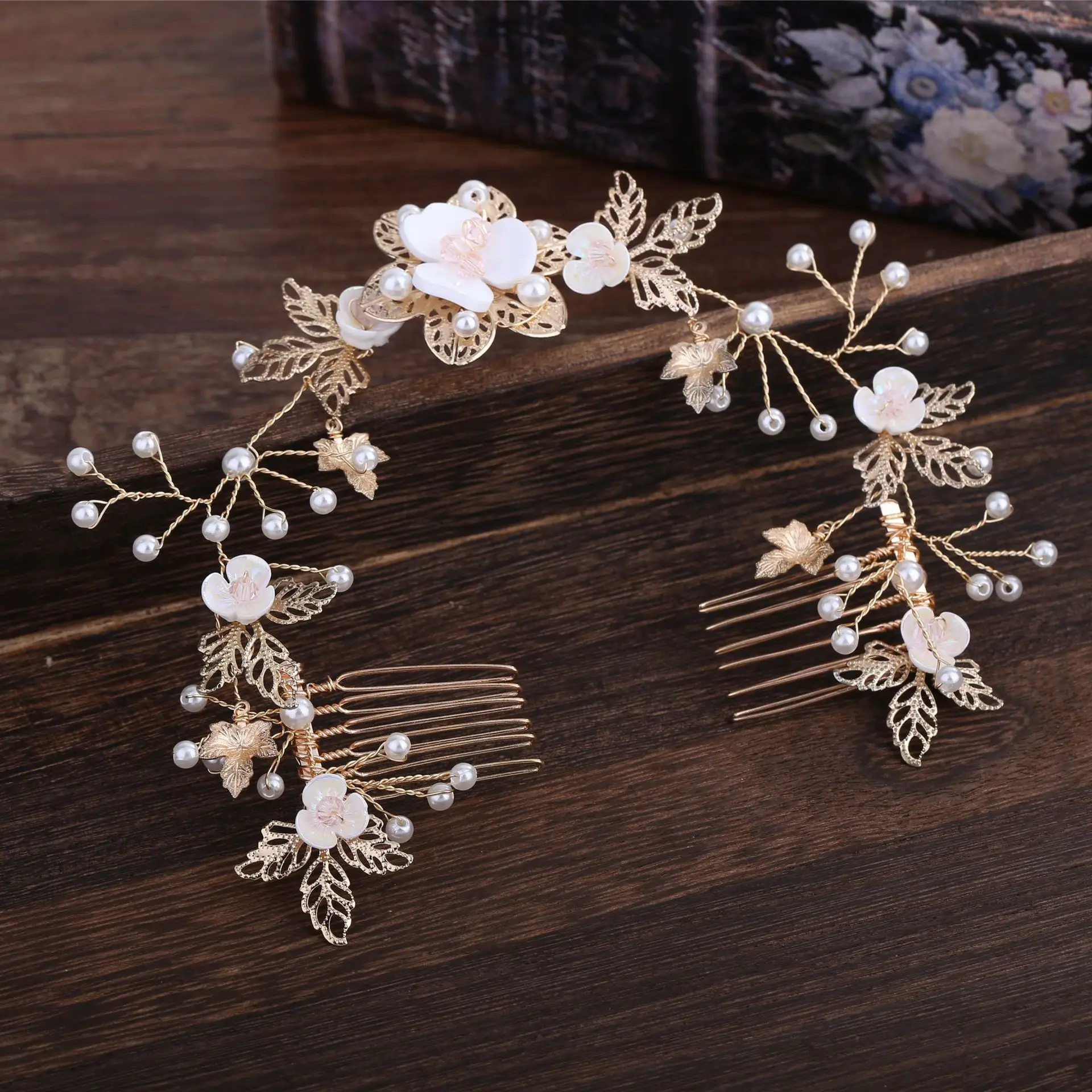 MC503 Hot Selling Fashion Bridal Gold Flower Hair Combs Women Handmade Headpieces Bridal Hair Accessories