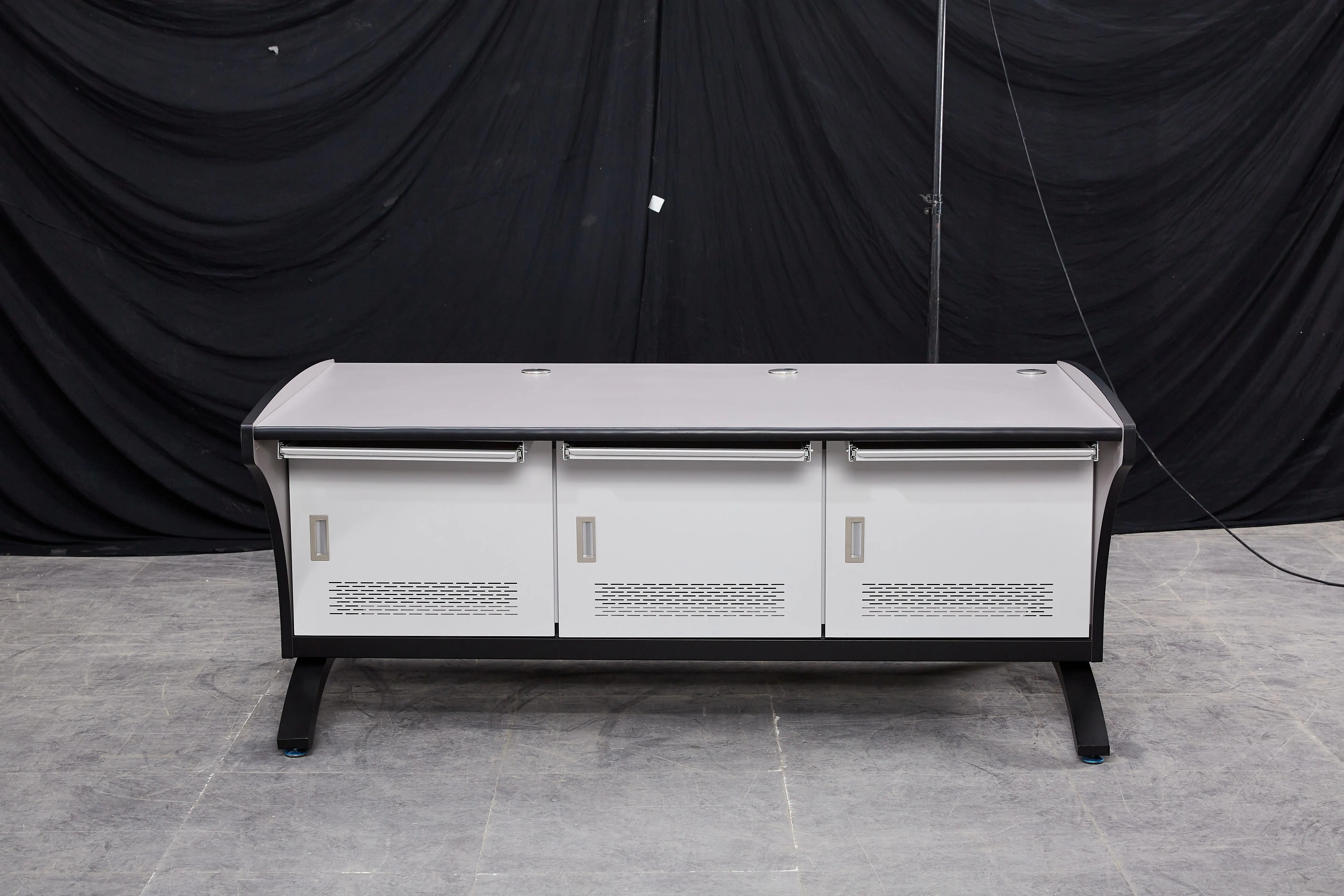 Three person high-quality monitoring operating table industrial wood steel control room console