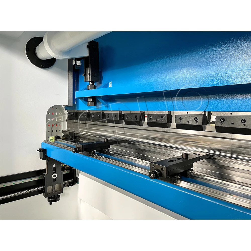 High configuration automatic sheet metal bending machine 4+1 Axis CNC metal bending machine with DELEM controller