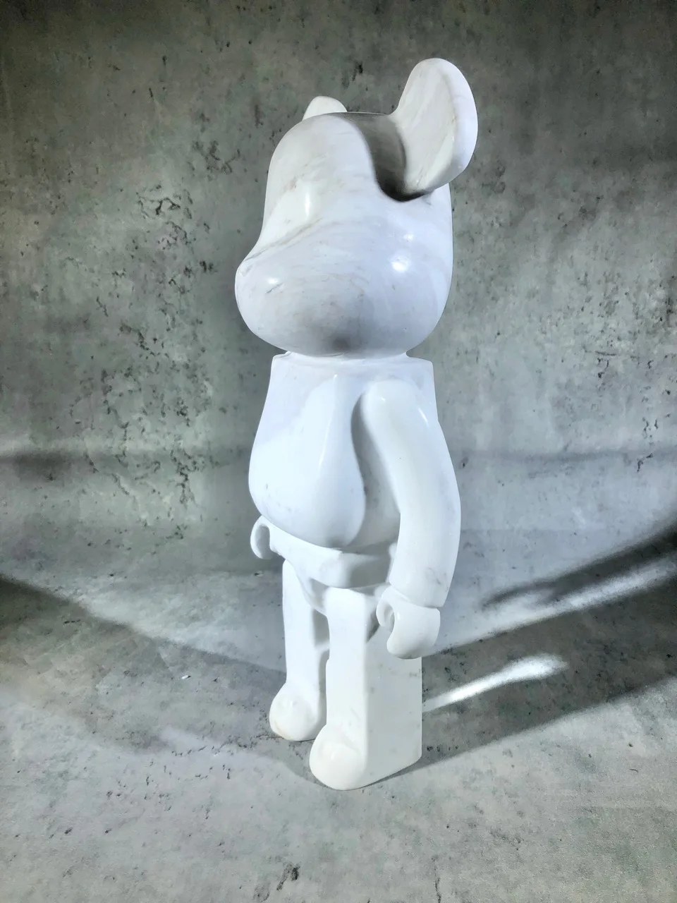 Hot Sales Calacatta White Marble Hand Carved Gloomy Bear Stone Sculptures For Home Decoration