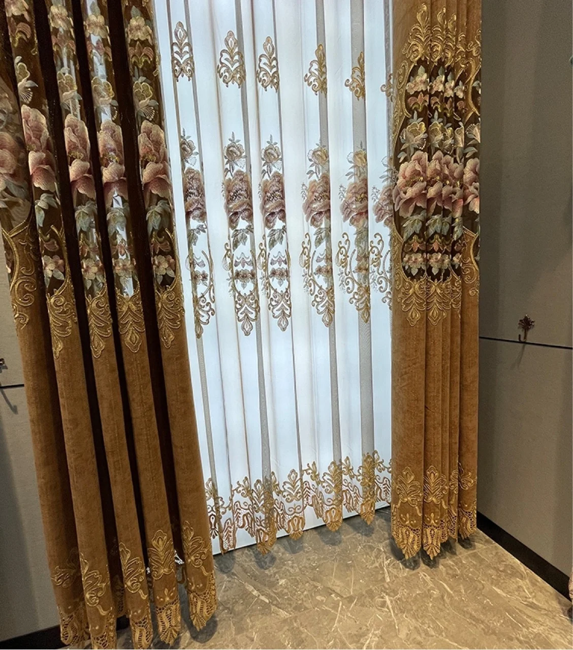 2022 Luxury European Style Living Room Beaded Beautiful Valance Curtain with Matched Embroidery Sheer Panel