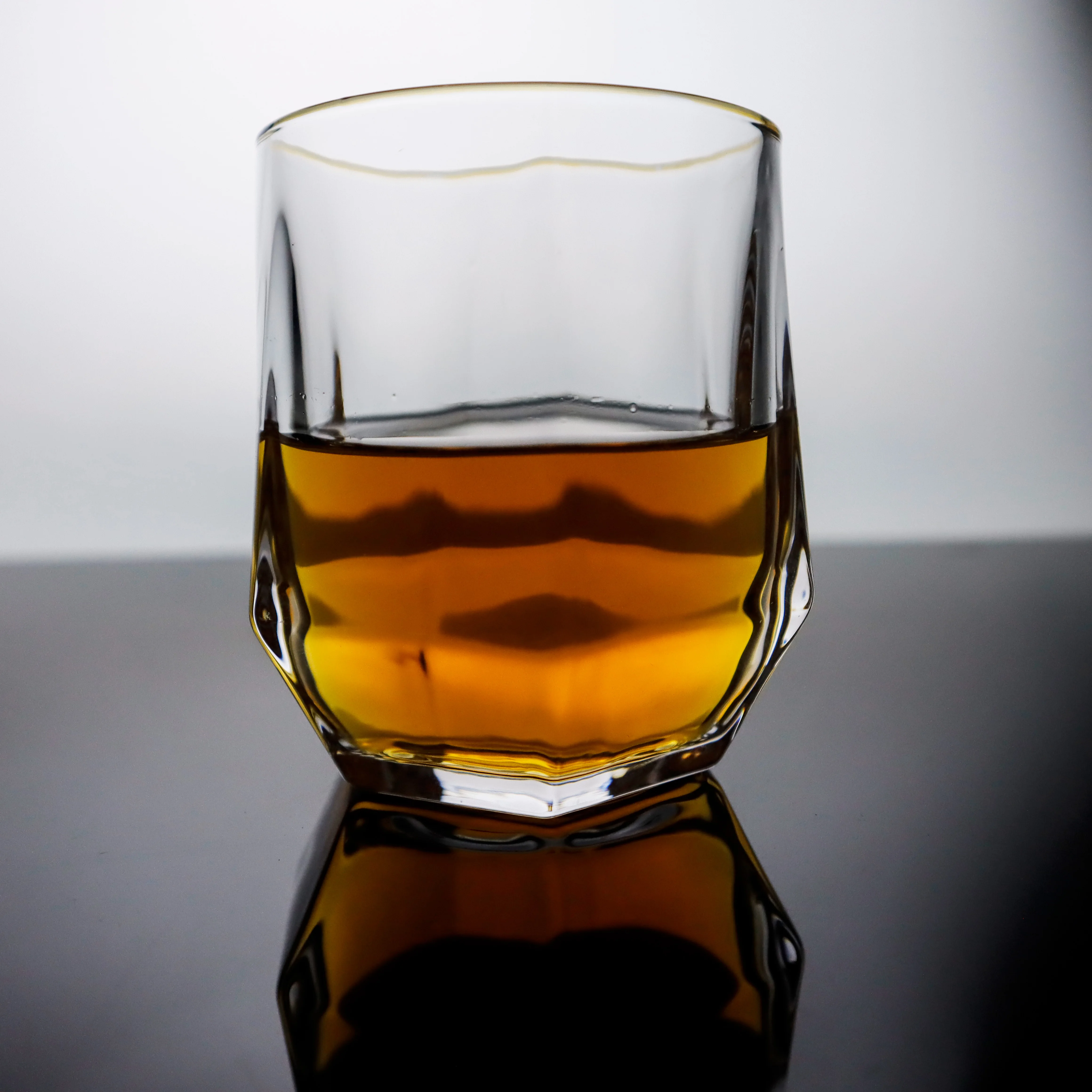 Hot Sell Customized Engraved Old Fashion Crystal Gold Rim Diamond Whiskey Glass