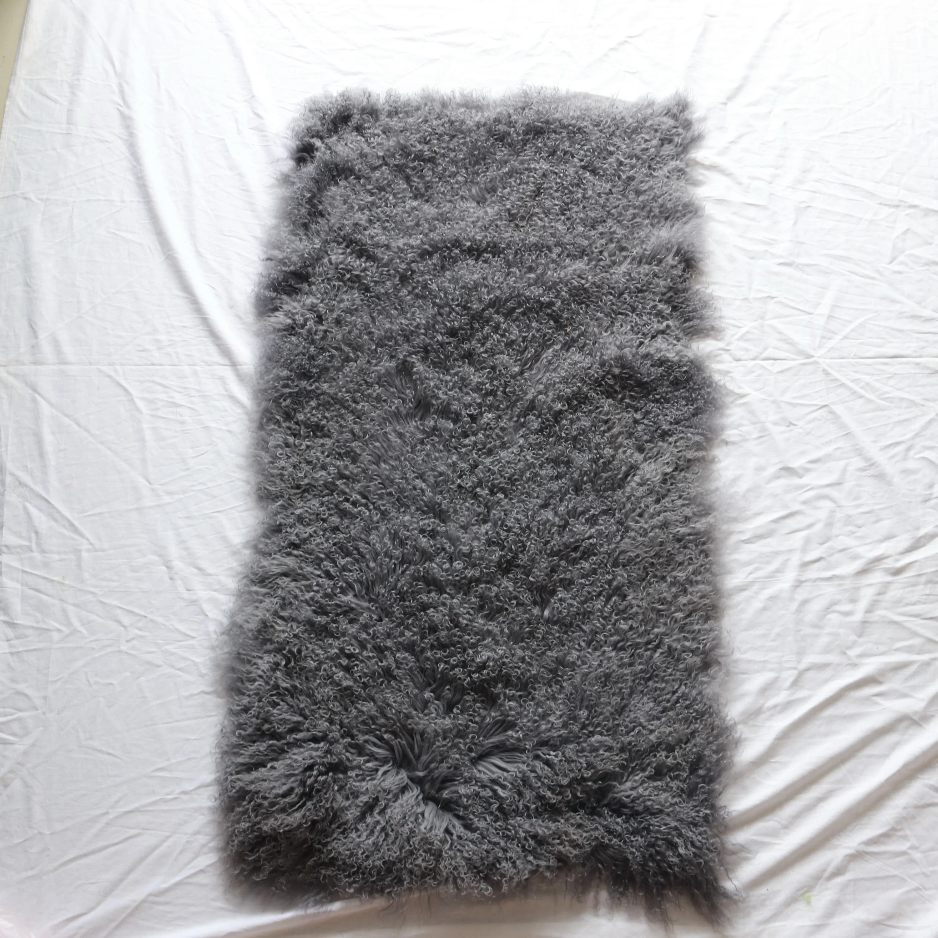 Large Curly Kalgan Lamb Fur Plate Wholesale Cheap Tibetan Sheepskin High Quality Long Hair Mongolian Lamb Skin