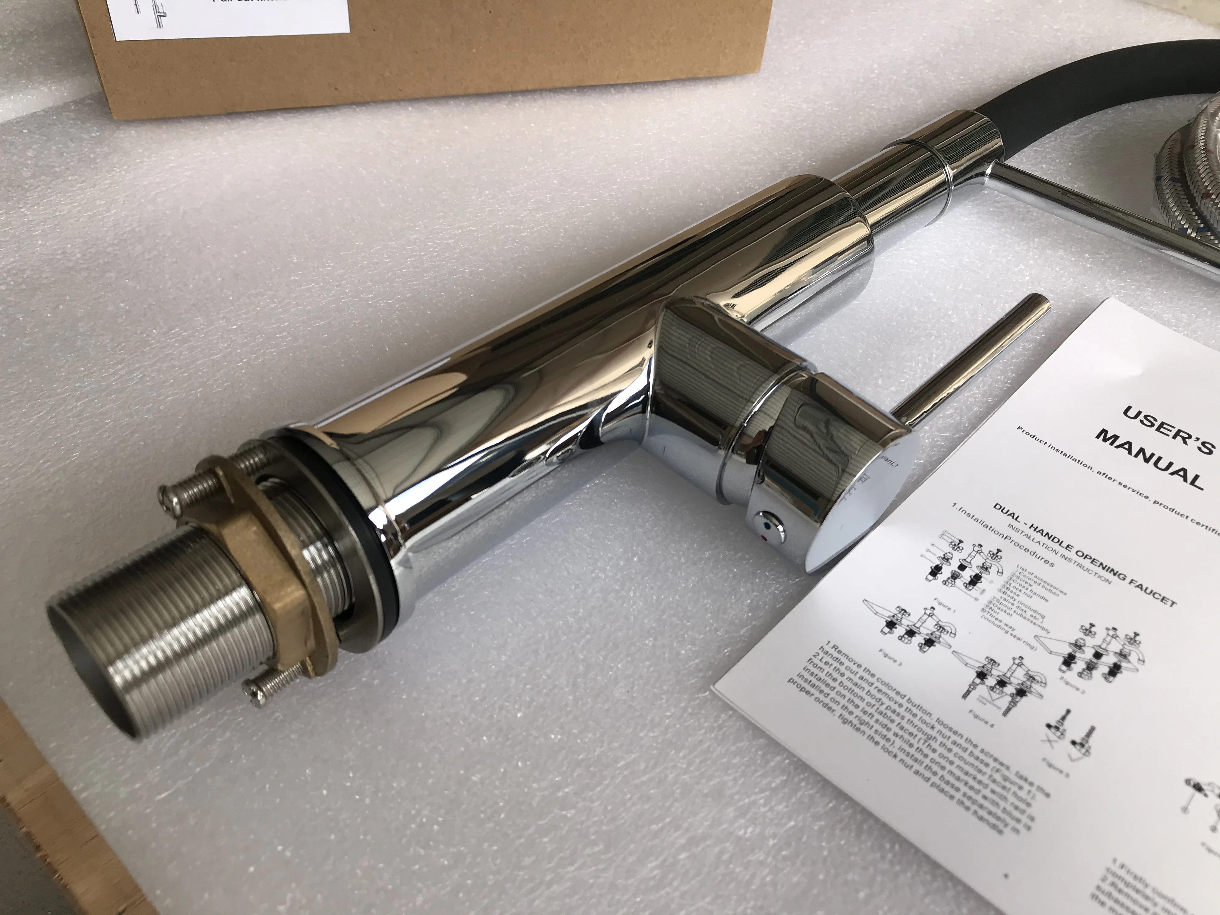 Flexible Neck Single Handle Pull-out Kitchen Faucet