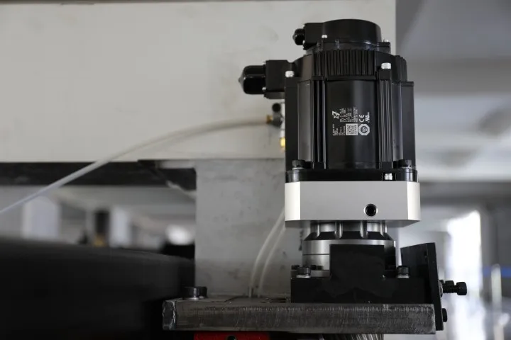 2022 NEW Gweike Exchange Platform Whole cover Metal Fiber Laser cutting machine LF3015GA  for Carbon Stainless steel