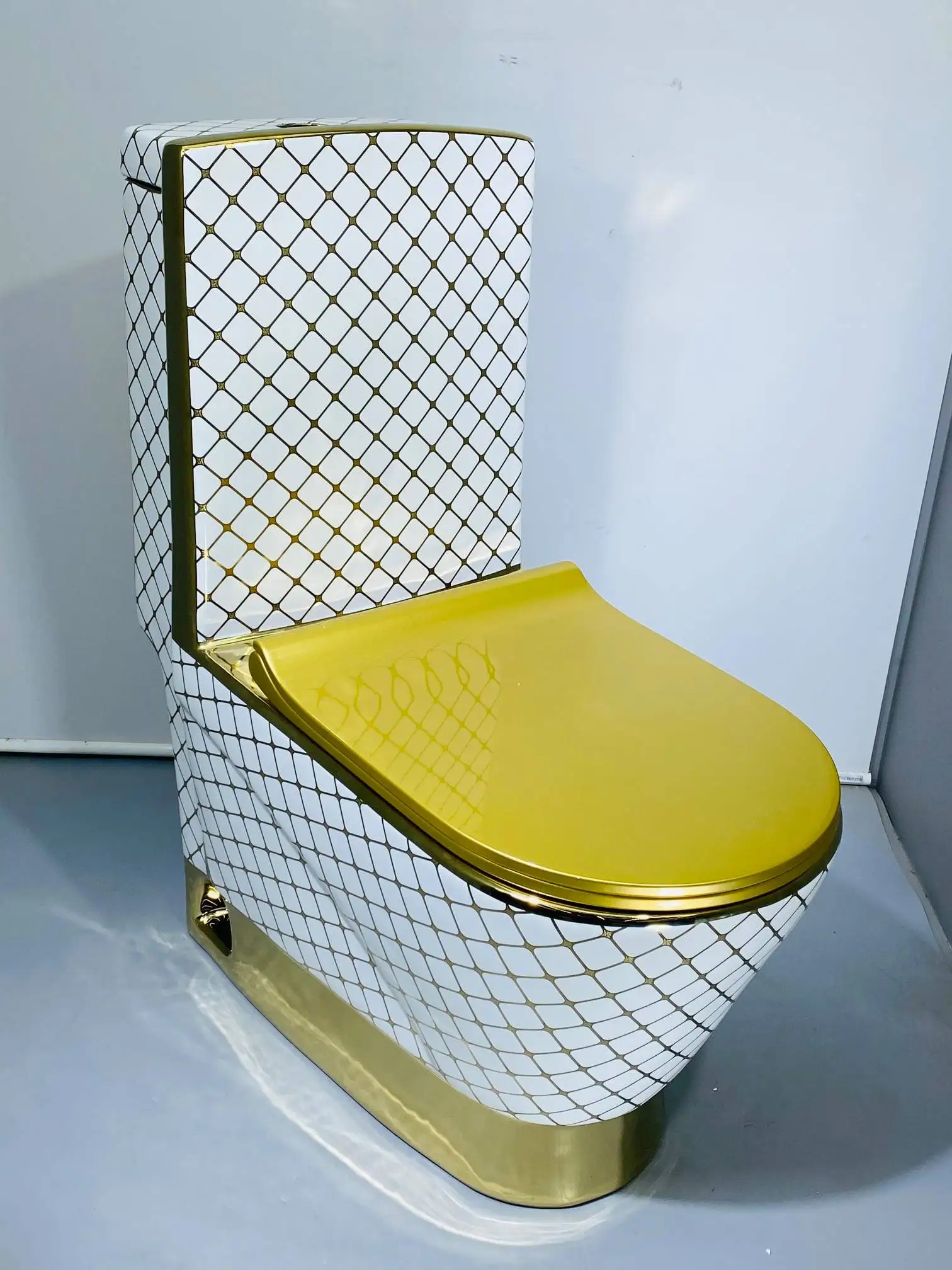Good Quality Luxury Golden sanitary ware one-piece luxury colored bathroom toilet gold washdown WC ceramic