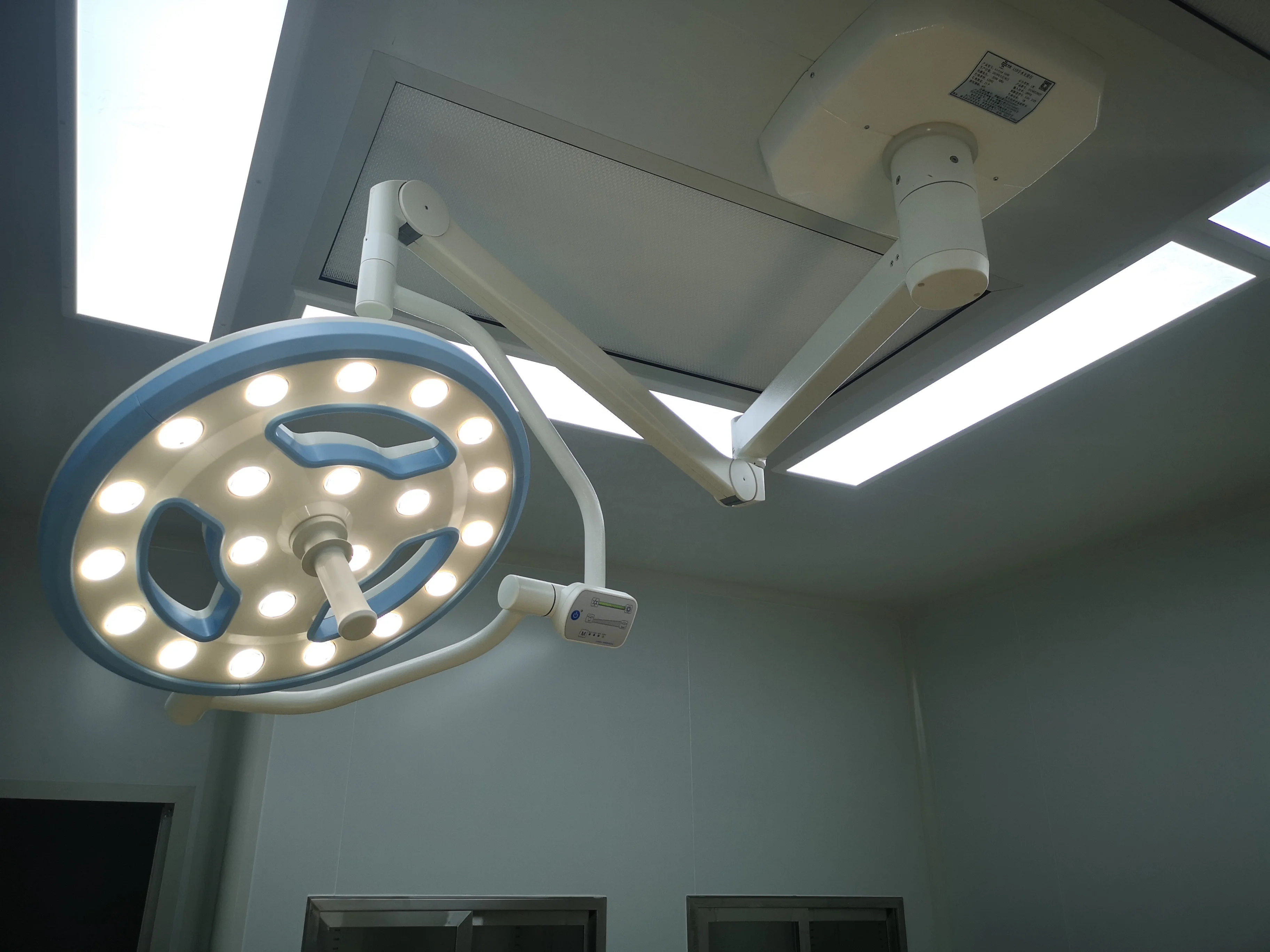 Ceiling Mounted Portable Medical Hospital Surgical LED Shadowless Light Medical Examination Lamp For Clinic