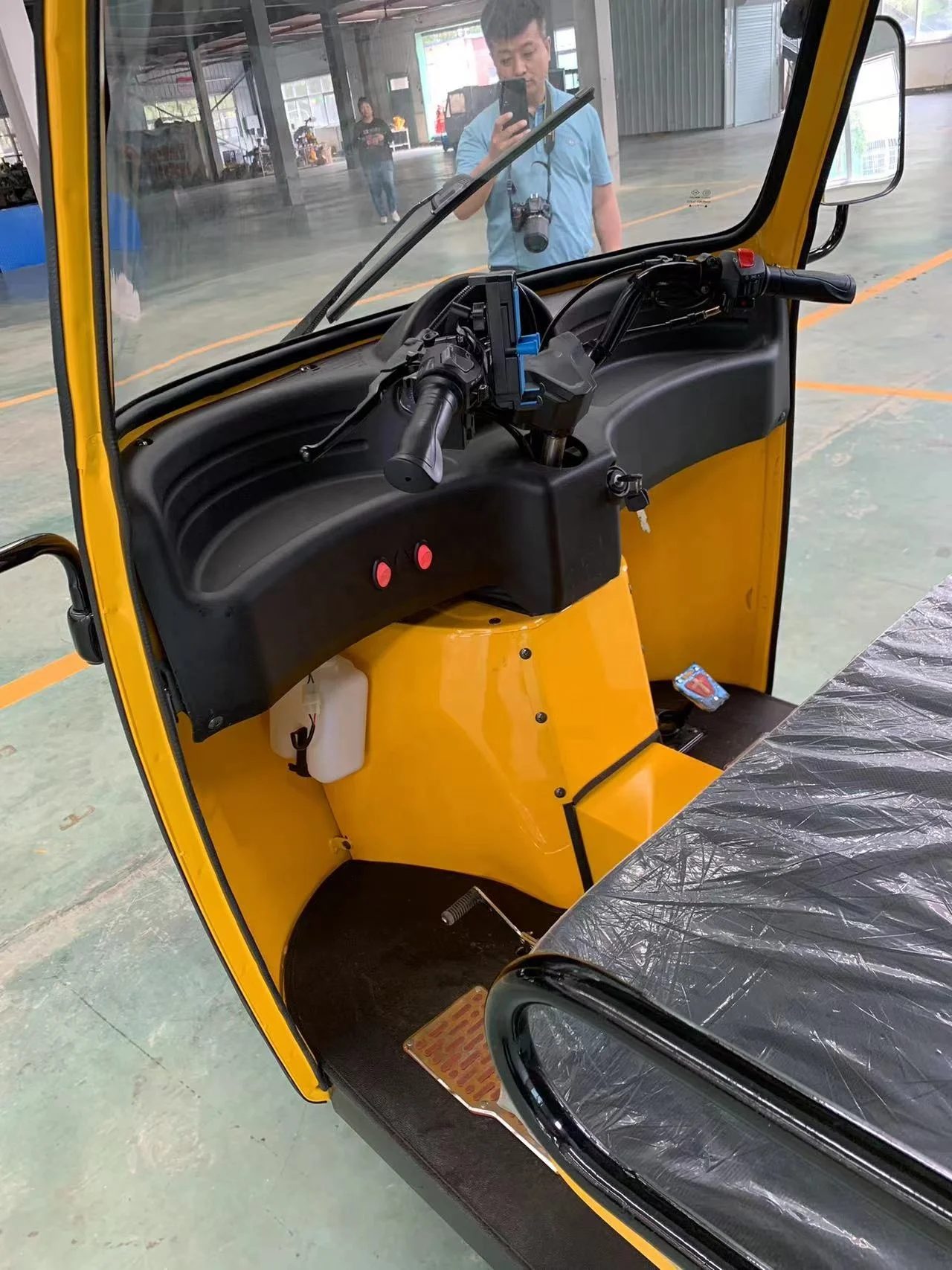 Three wheel passenger tricycle motorized passenger tricycle