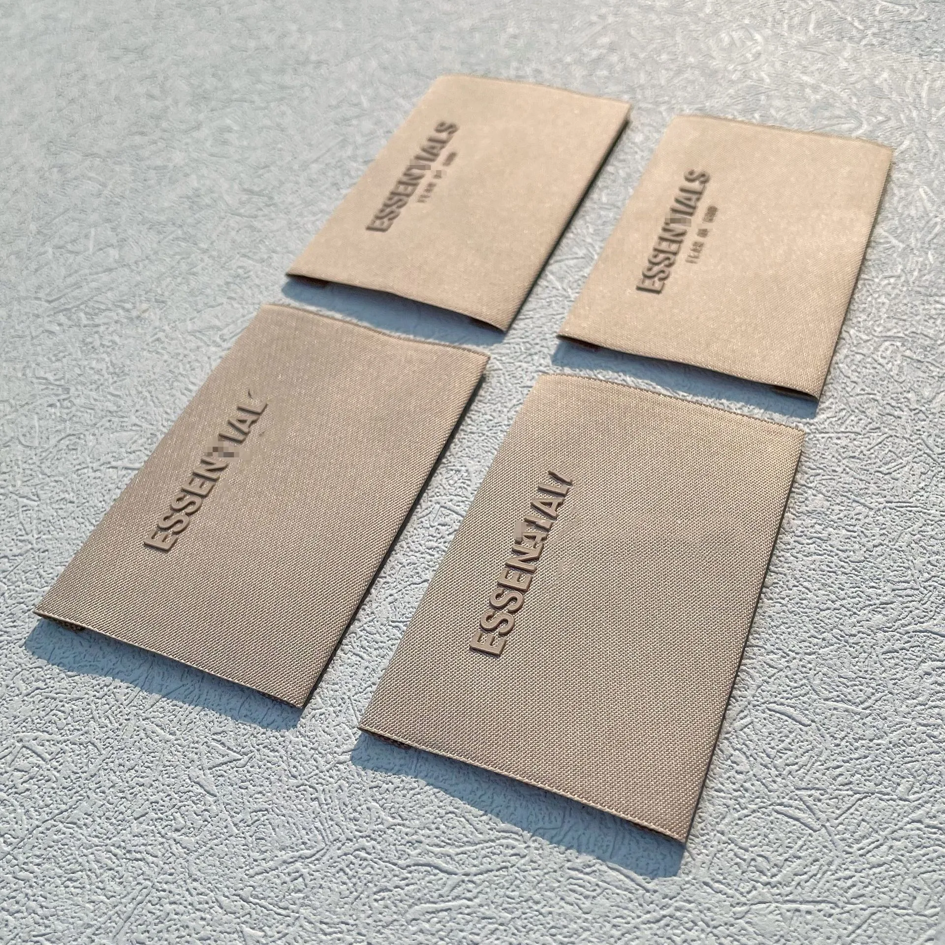 Custom Luxe Logo 3D Silicone rubber on fabric Printed Damask Garment essential etiquetas personalizadas Textured Woven Labels