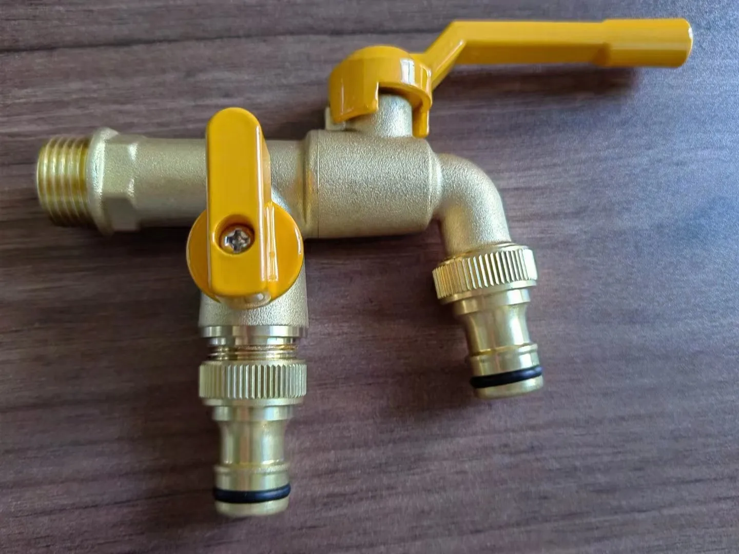 Garden Tap with Connector, G1/2 Inch Inlet and Two G3/4 Inch Outlet Outside Taps, High Temperature Resistance