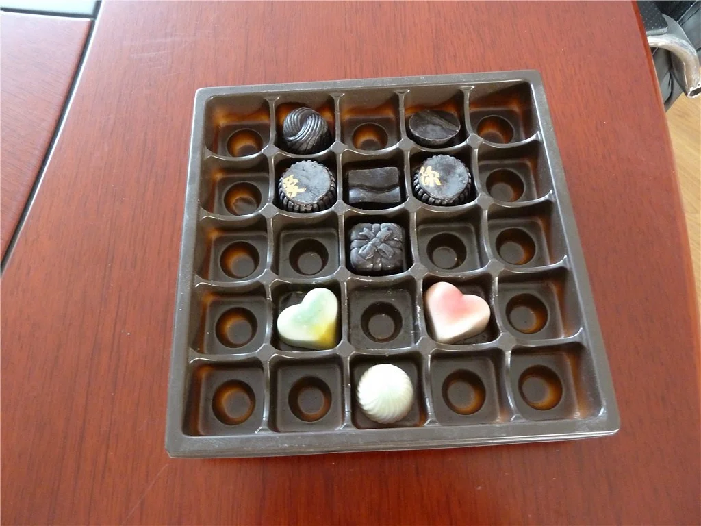 disposable chocolate box , 24 cavity chocolate container with clear lid/ cake box packaging