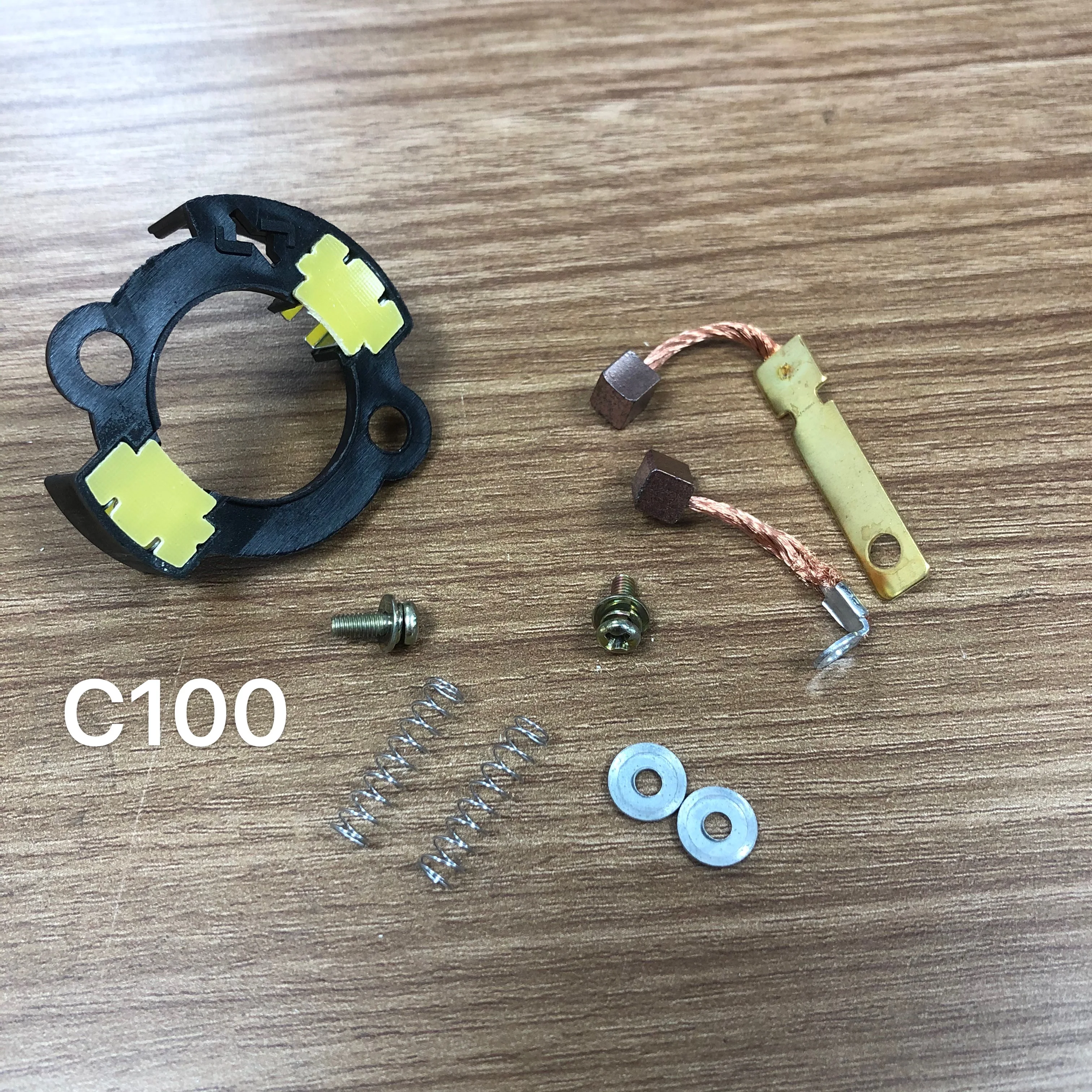 High Quality Good Price BIZ125 Motorcycle High Copper Content Motor Carbon Brush