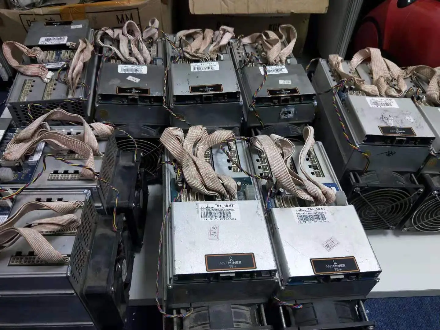 
2021 Most Profitable S9 13.5T S9I 14T S9J 14.5T T9 10.5T Bitcoin mining machine S9 mining machinery parts 