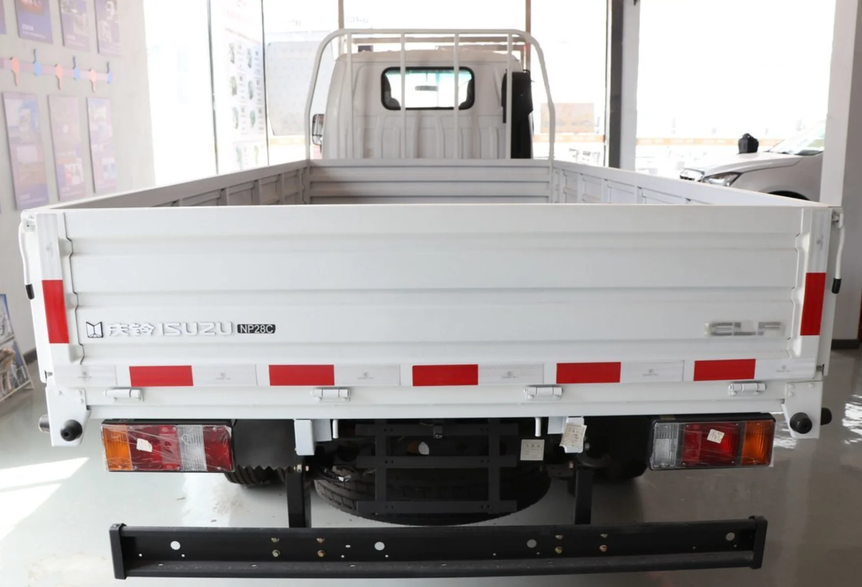 JAPAN ELF light cargo truck double cabin 4x2 4x4 LHD RHD diesel trucks for logistic transportation