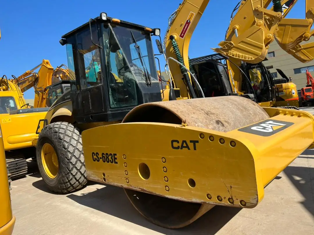 Used Caterpillar CS683E Roller road rollers cat compactor vibratory smooth drum roller construction equipment CS 683  for sale