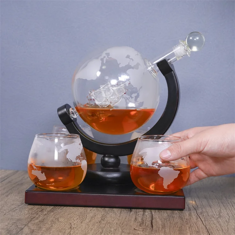 Factory Wholesale Globe Glass Whiskey Decanter Set with 4 Glasses for Bar