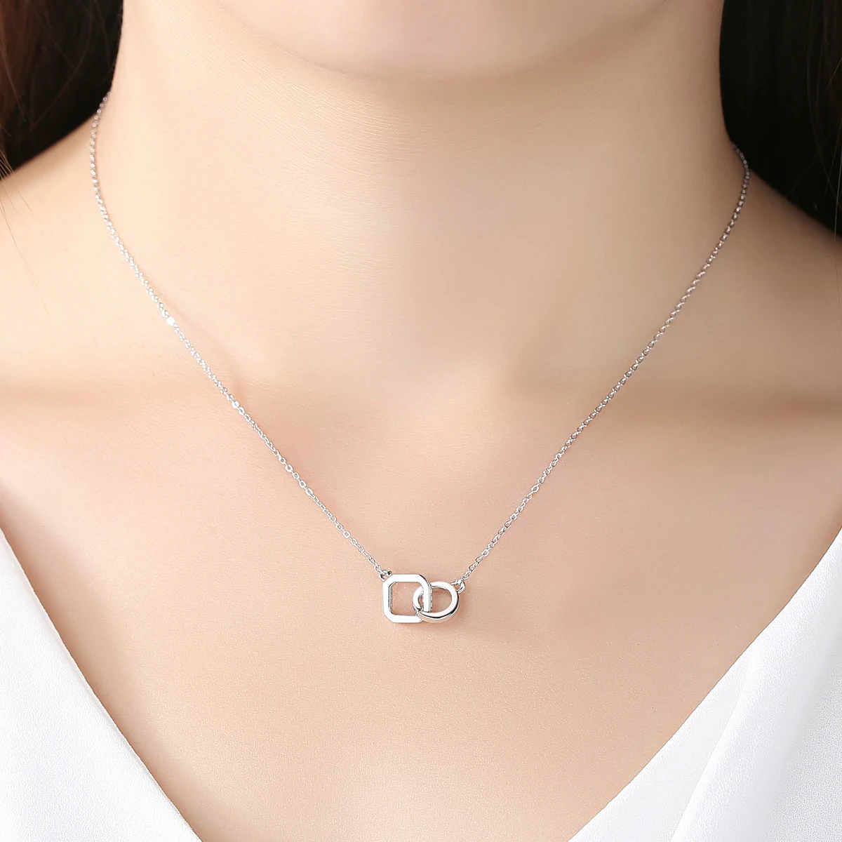 LUOTEEMI Cheap New Arrival Elegant Fashion Hollow Circles Twisted Round Choker Chain Necklace For Women Pendant Jewellery Femme