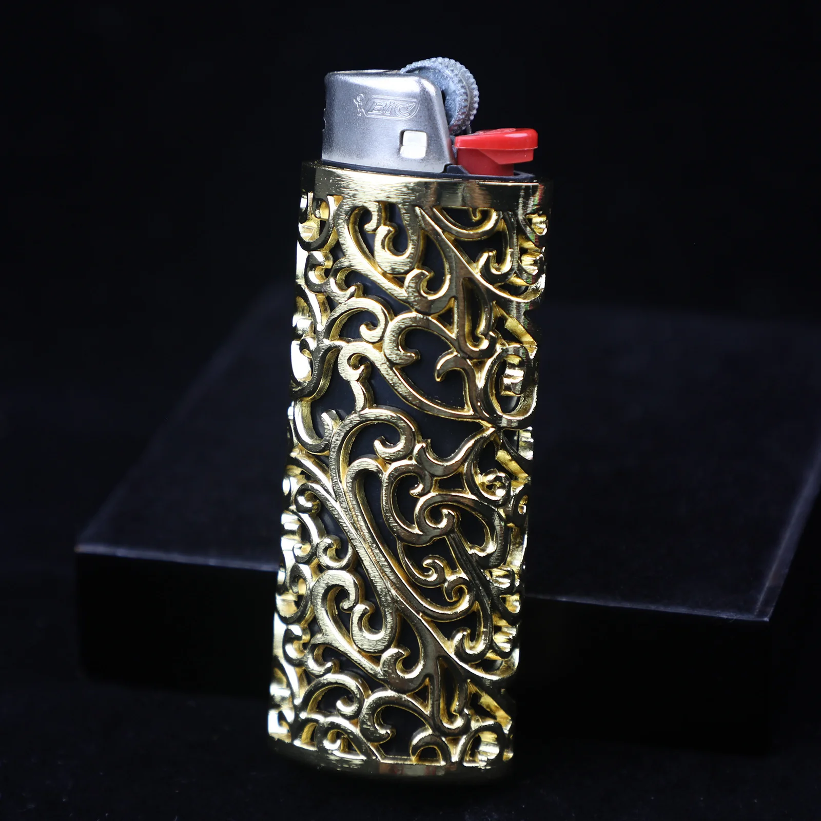 Classic Design Metal Lighter Holder Sleeve Maxi J6 Case Hollow out with Flame Lighter Smoking Accessories Made of Alloy