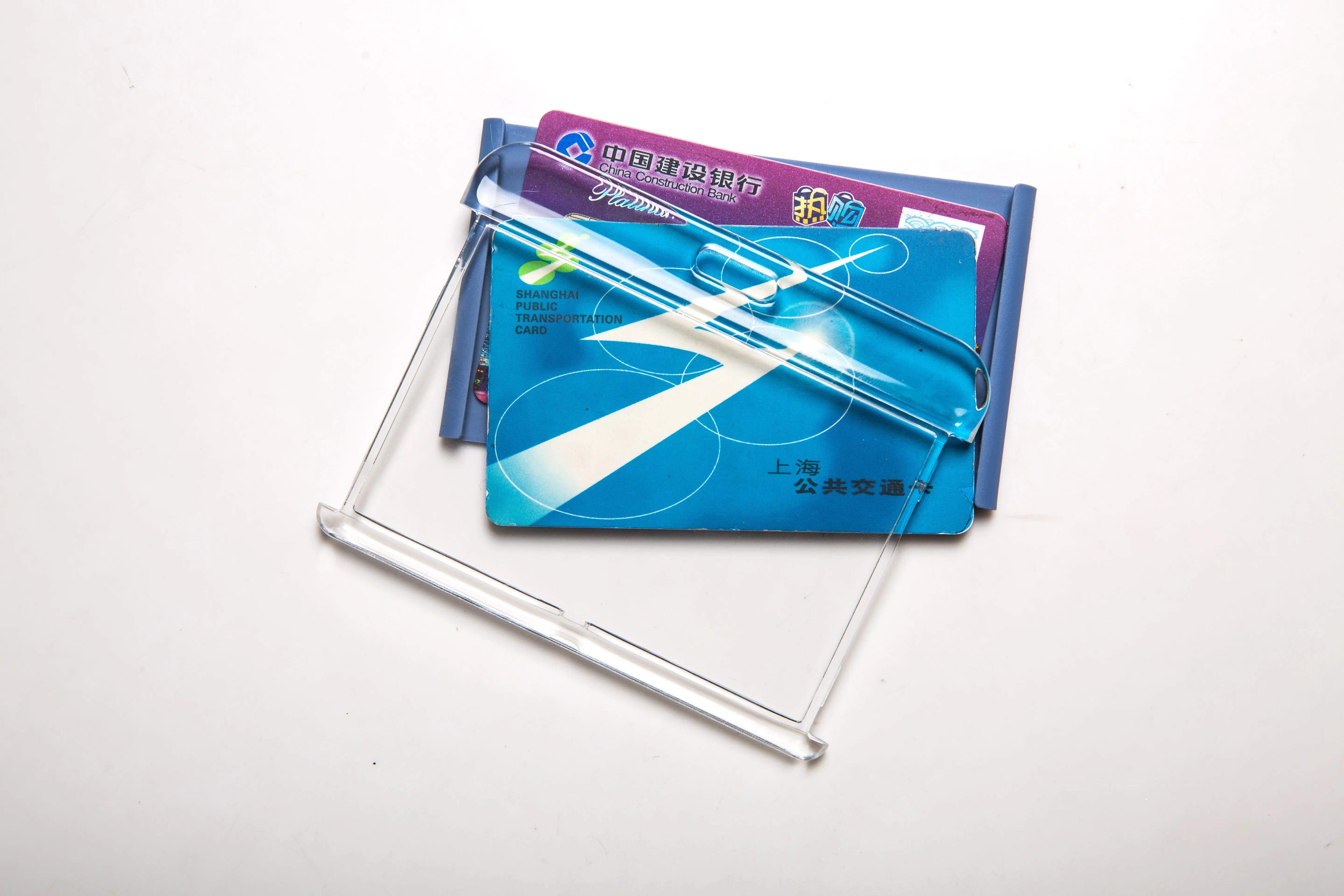 Roust High Quality Acrylic Horizontal plastic id card holder Waterproof Name Badge Business Card Holder For Doctors Nurse