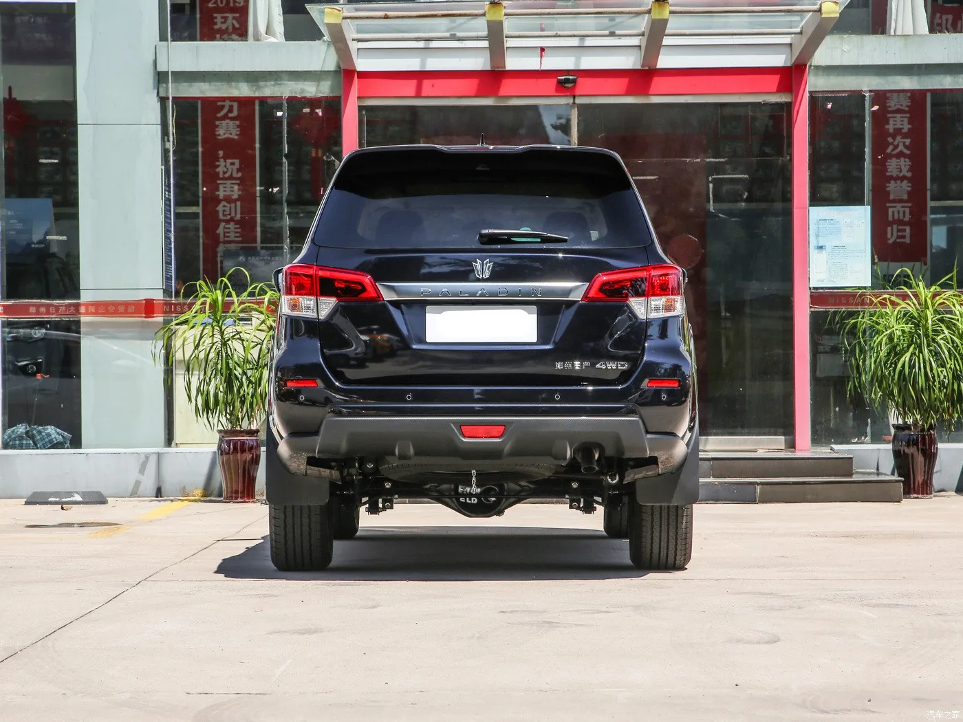 2024 Hot Selling Dongfeng Nissan Paladin Midsize SUV High Performance Off Road SUV Five Seat Comfortable China Suv Cars