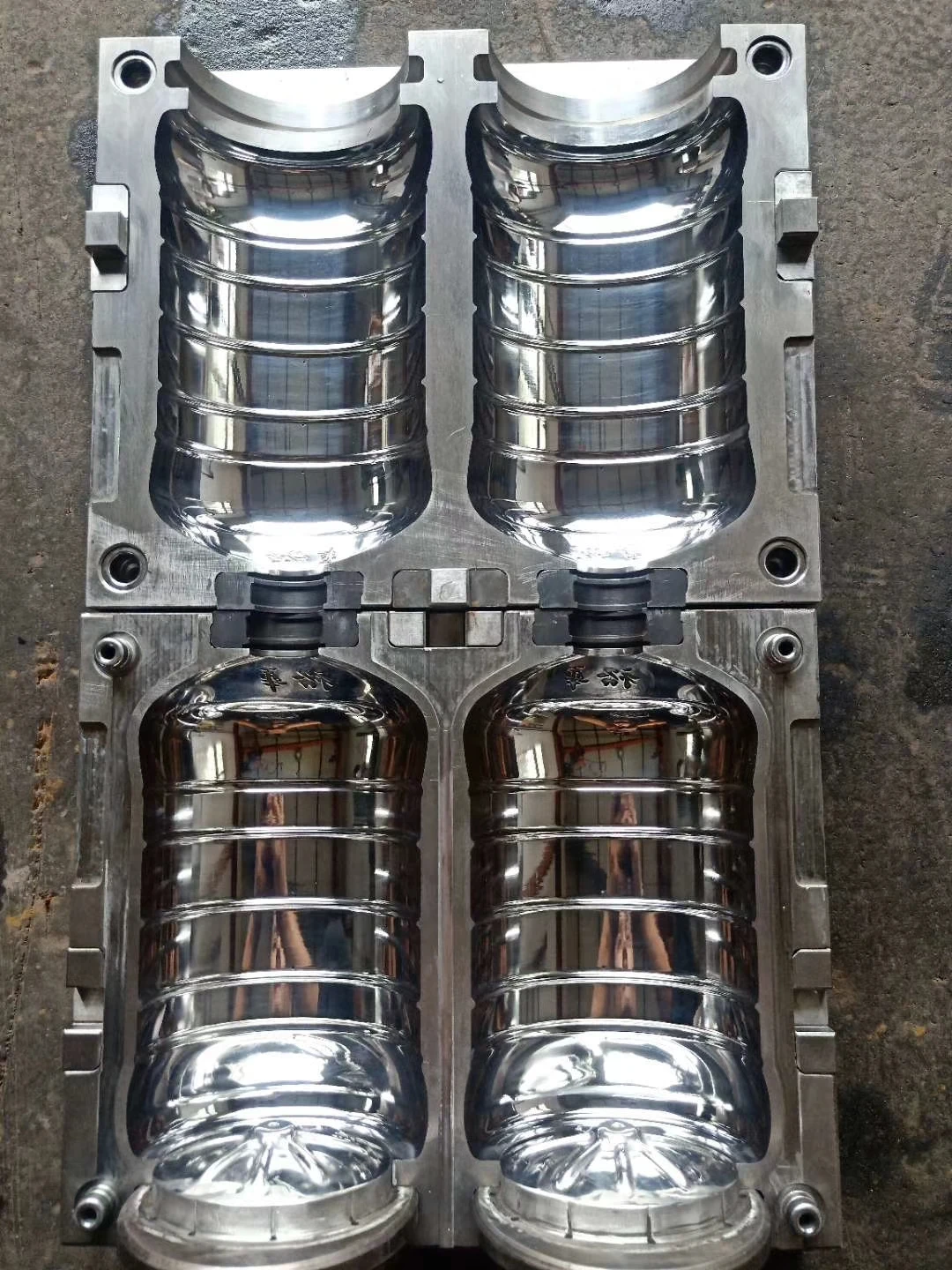 custom plastic blowing molding  plastic water bottle moulds