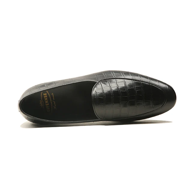Factory wholesale Men Running shoes loafers comfortable insole made in black leather