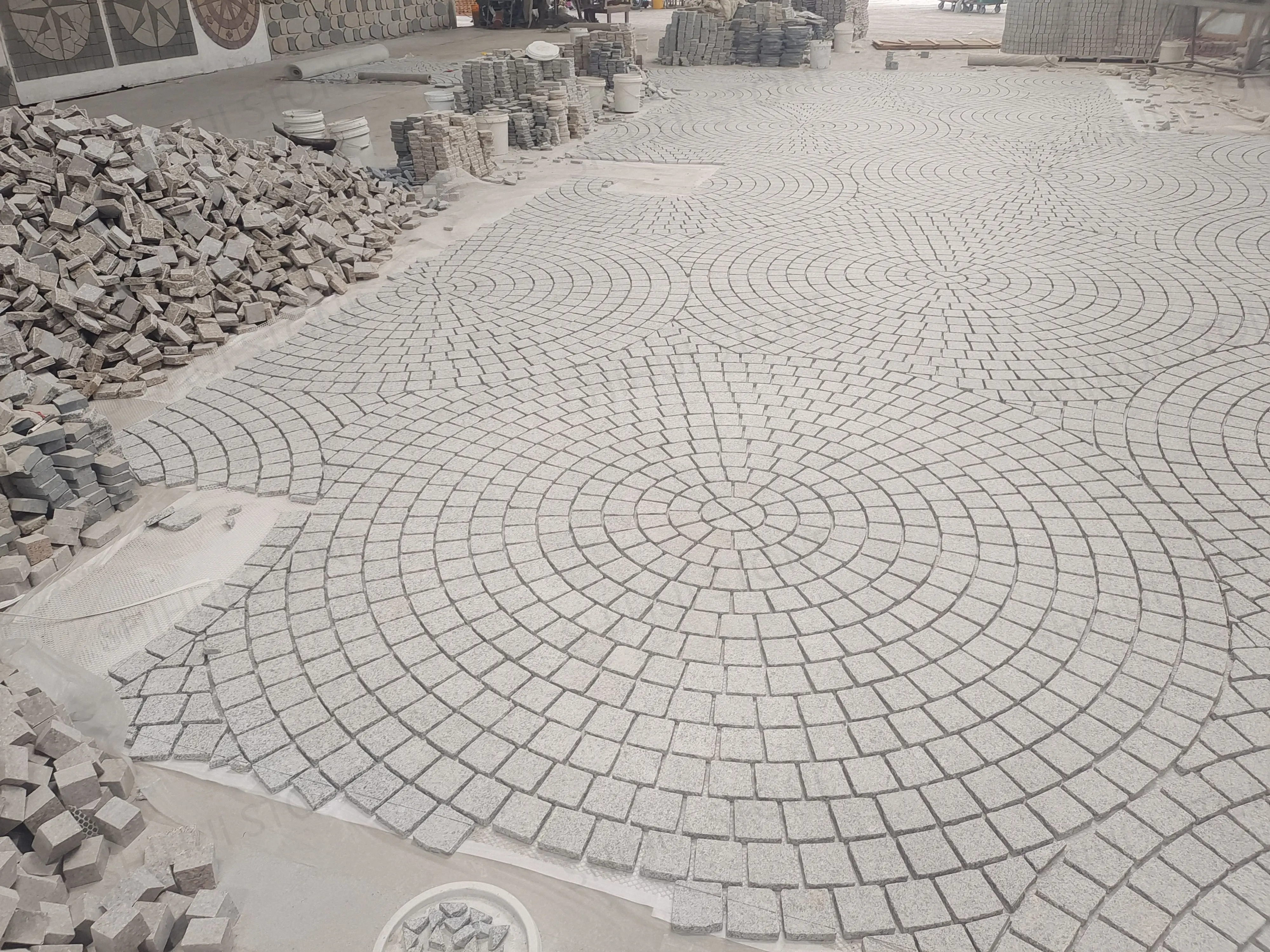 SHIHUI Customized Granite G603 Round Circular Paver Pattern Back Meshed Patio Paving Stones