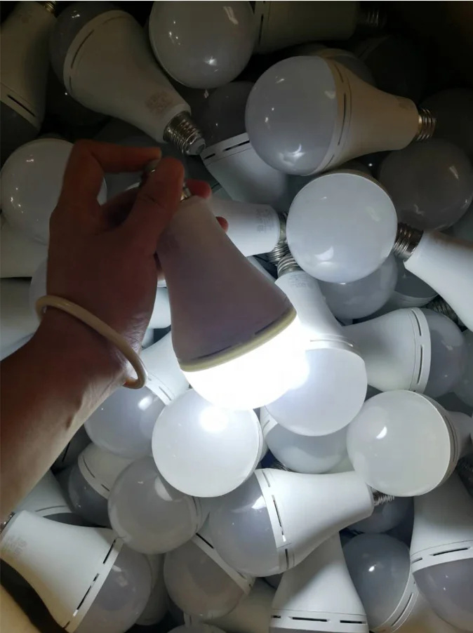 10 Hours Backup Portable B22 E27 5000mAh 15w Rechargeable Battery Charging LED Emergency Bulb