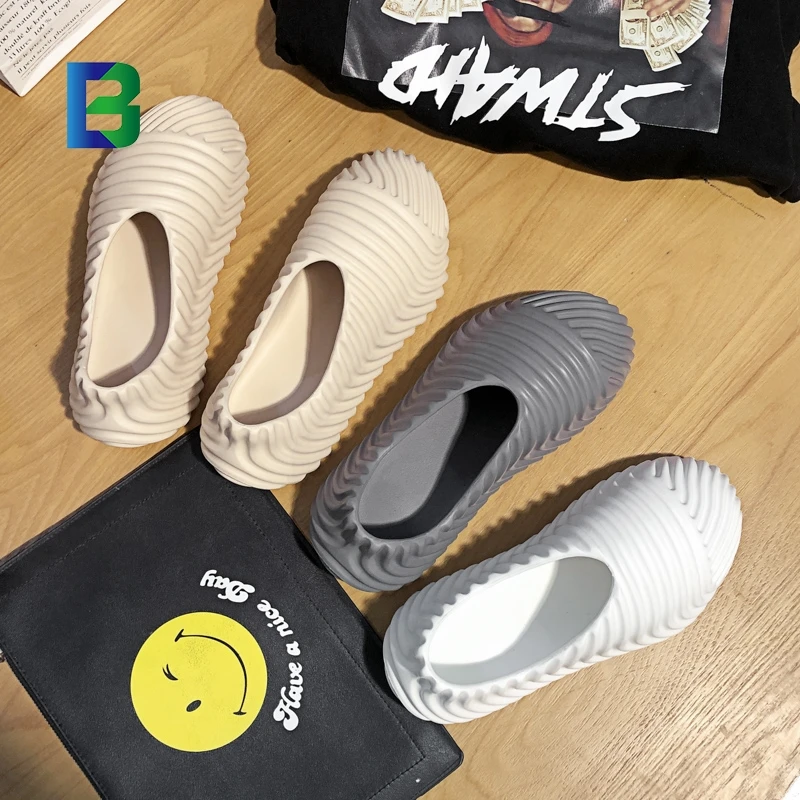 latest beach  sandal slide hole water shoes  slipper foam runner sport sandal Skeleton slippers foam runner men clogs