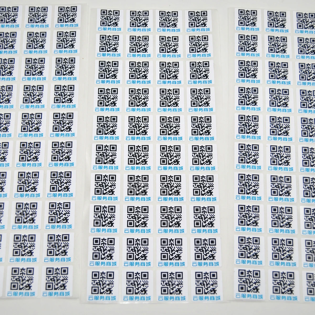 Adhesive Custom Random Variable Data QR Code Serialize Sequential Qr Serial Code Barcode Anti-counterfeiting label sticker