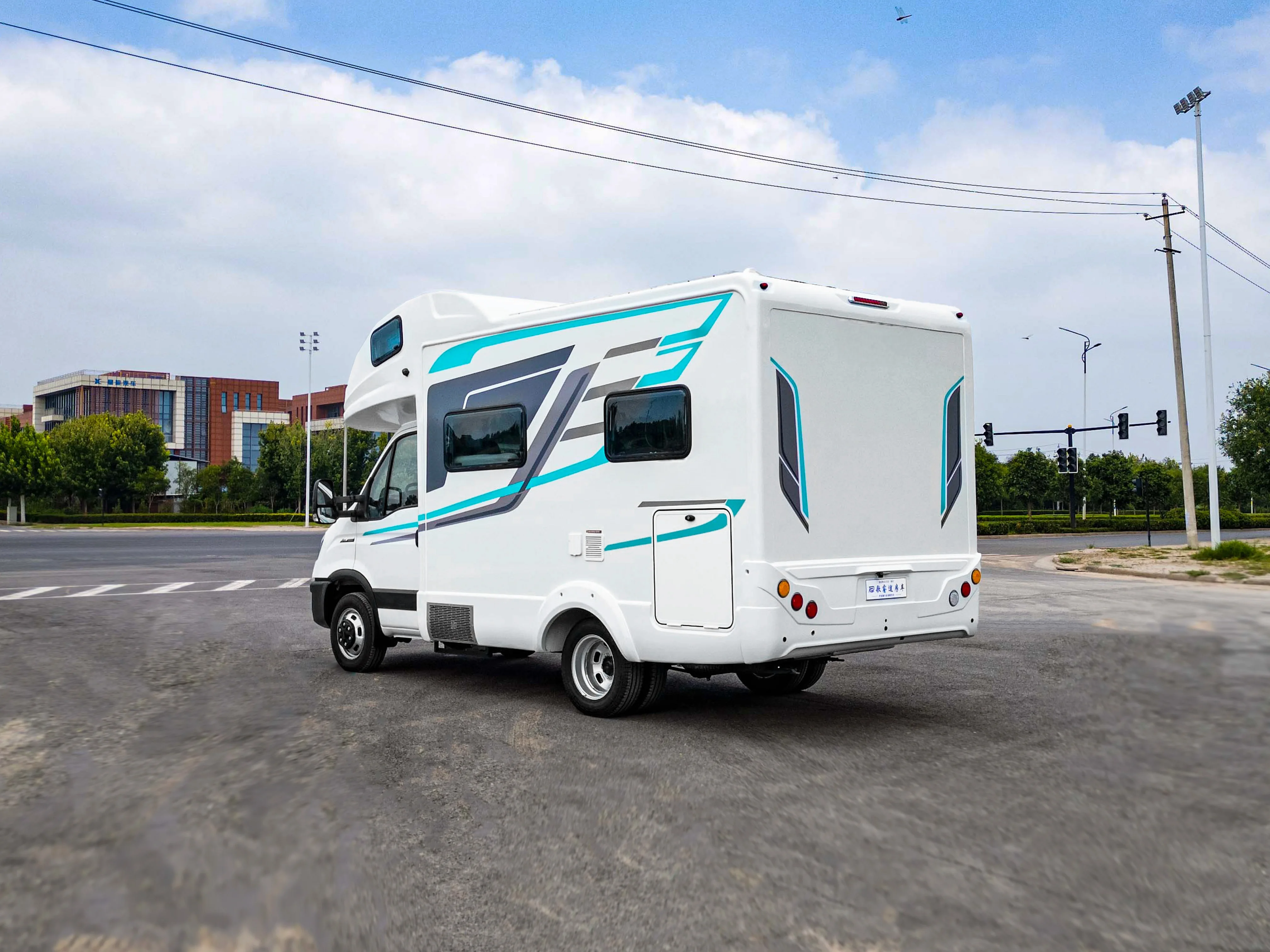 2024 C Type Recreational Vehicle 125KW Diesel Engine Limousine Car With Electric Height-Adjustable Table Rv Camper