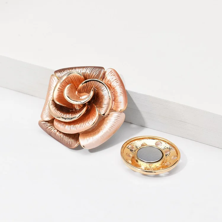 
Exquisite elegant unique rose brooch embossed three-dimensional brooch for ladies 