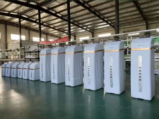 Food Grade Automatic 12.5L Or 25L Residential Resin Water Softener System With LCD Diplayer And 25L Resin