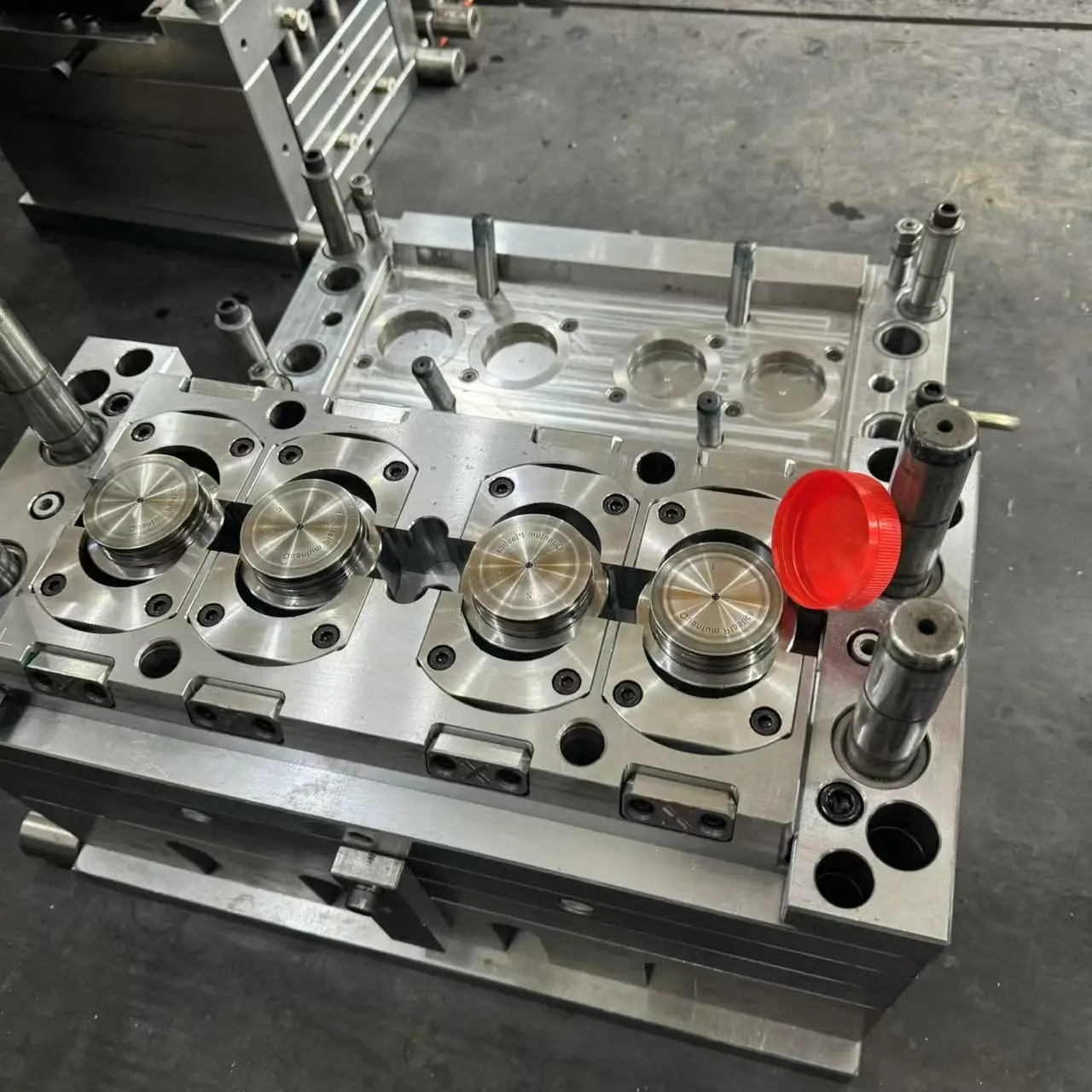 Injection mould makers plastic anti theft jar cap mould screw caps mold  manufacturer in zhejiang