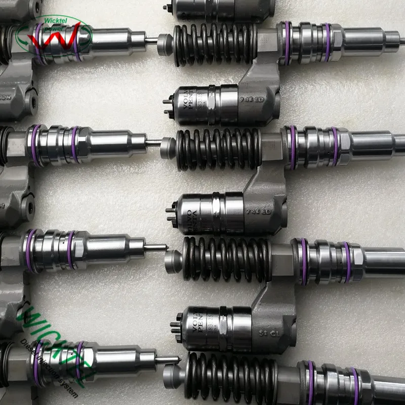 0414702015 High Quality Hot Sale Common Rail Fuel Injection Diesel Fuel Injectors 3825257 0414702015 For VOLVO Truck