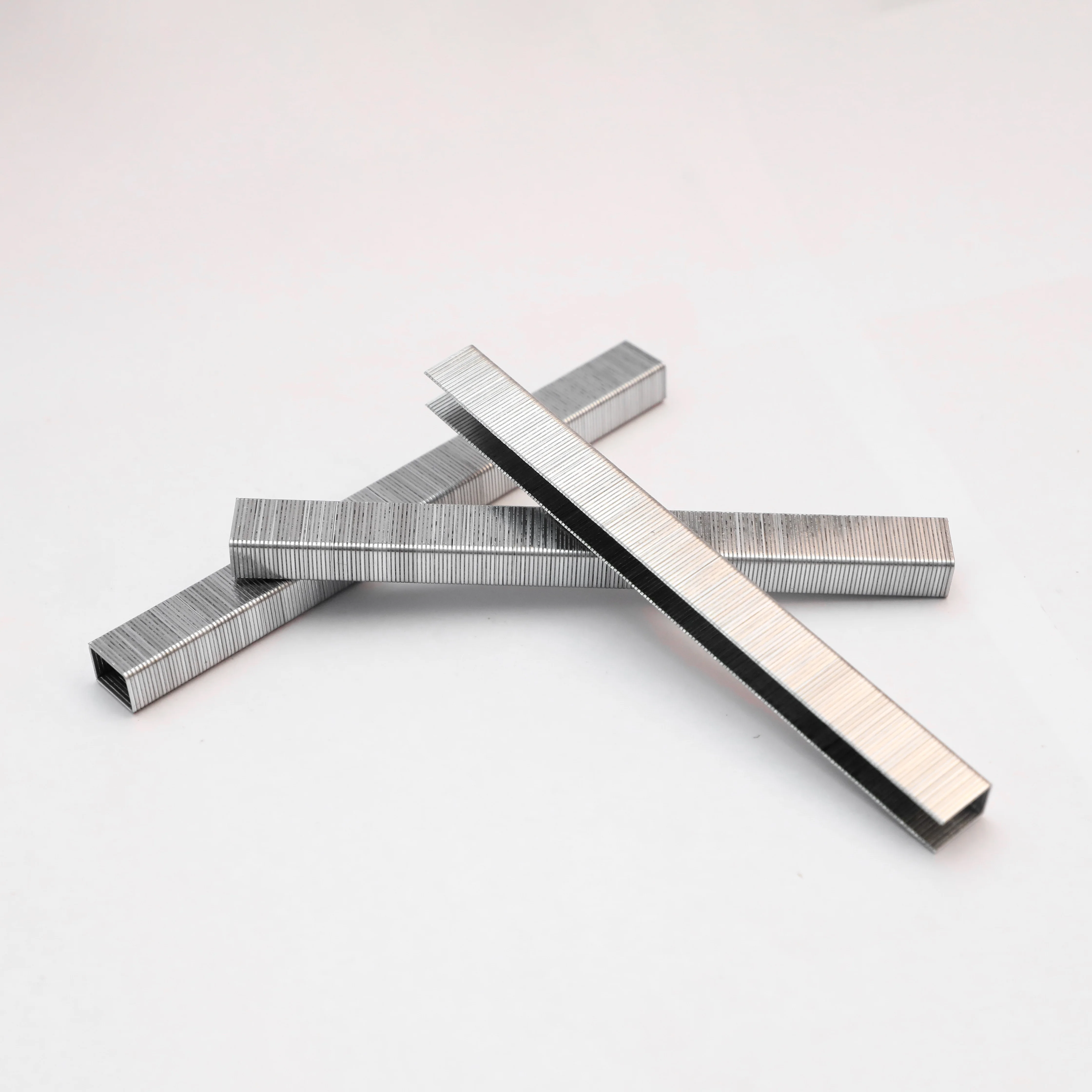 New design wholesale high carbon steel 6 mm staples office supplies set desk accessory kit with staple